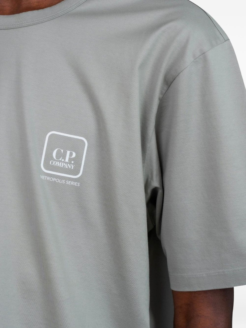 badge T-shirt 4