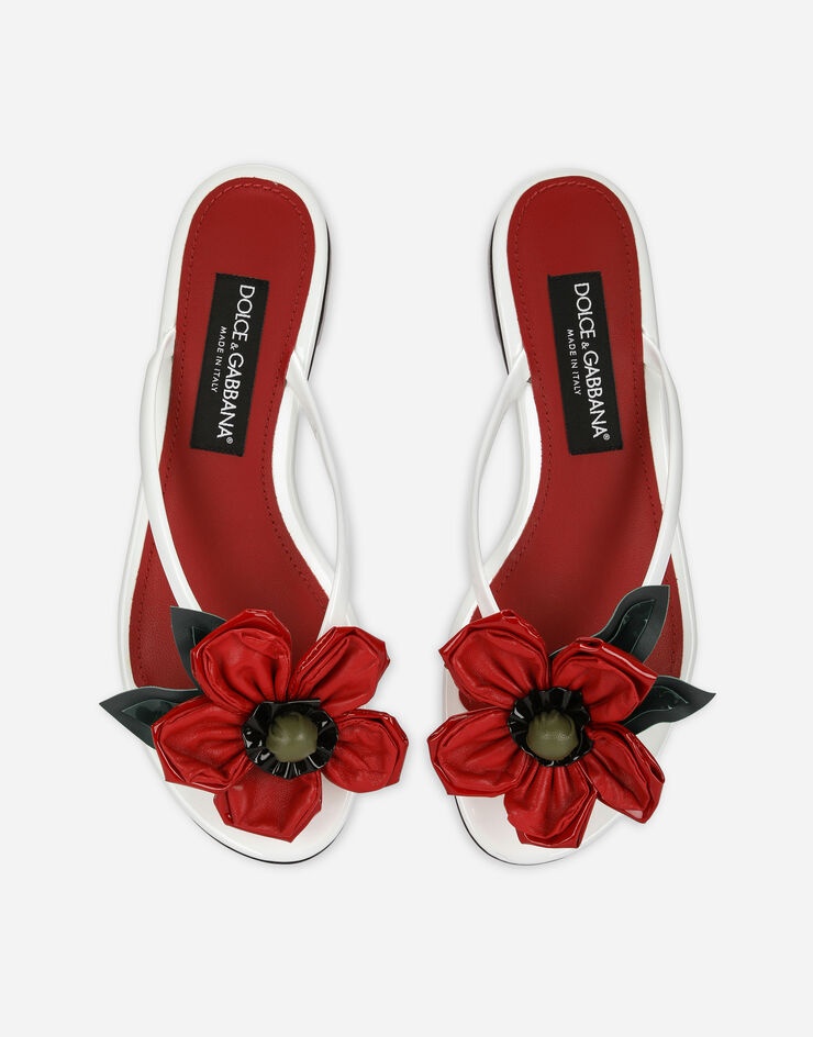 Patent leather thong sandals with floral embellishment - 4