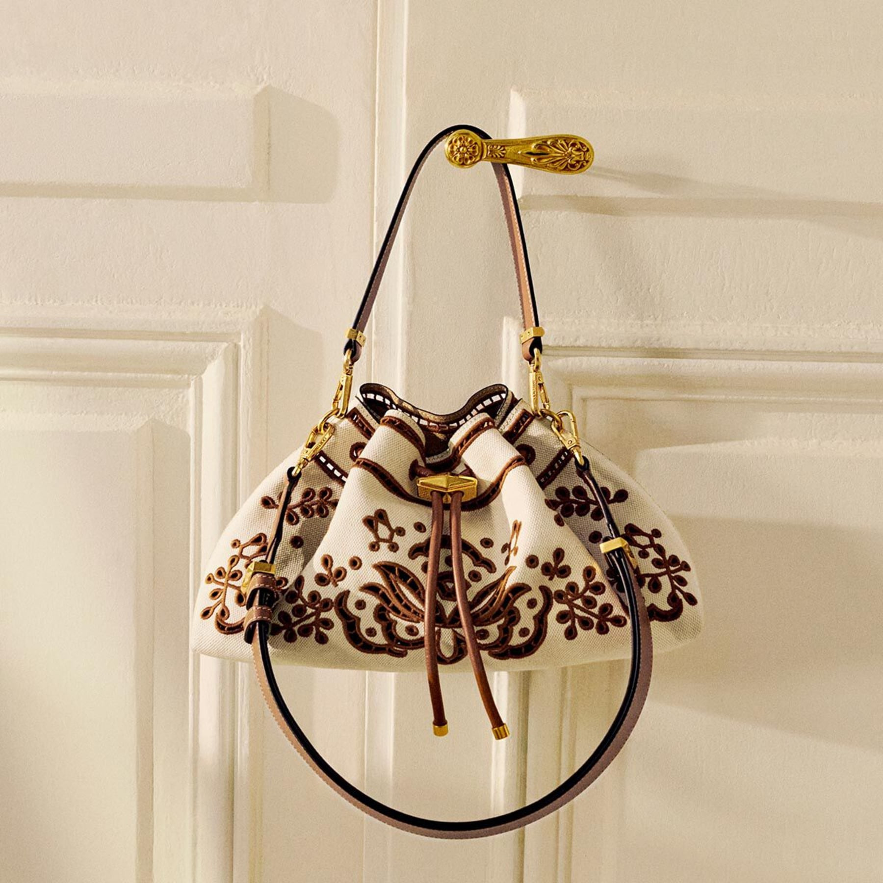 Cinch M
Canvas Shoulder Bag With Sangallo Embroidery - 6