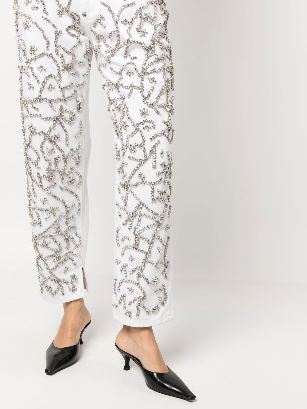 crystal-embellished mom-cut leg jeans - 5