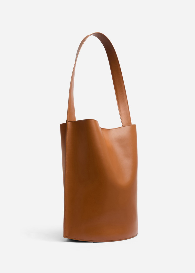 Bucket Tote Bag in Leather 3