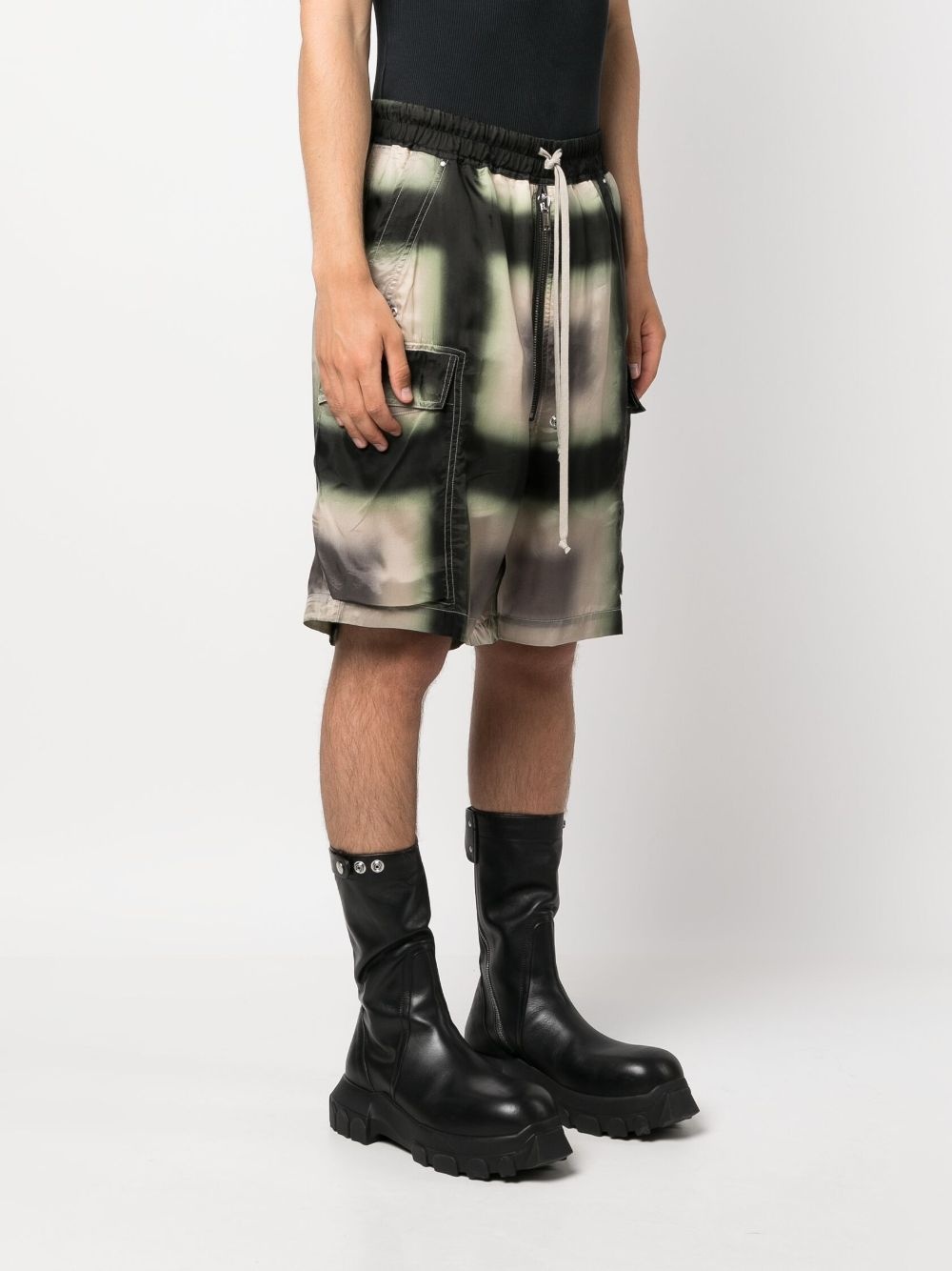 graphic-print drop-crotch shorts - 3