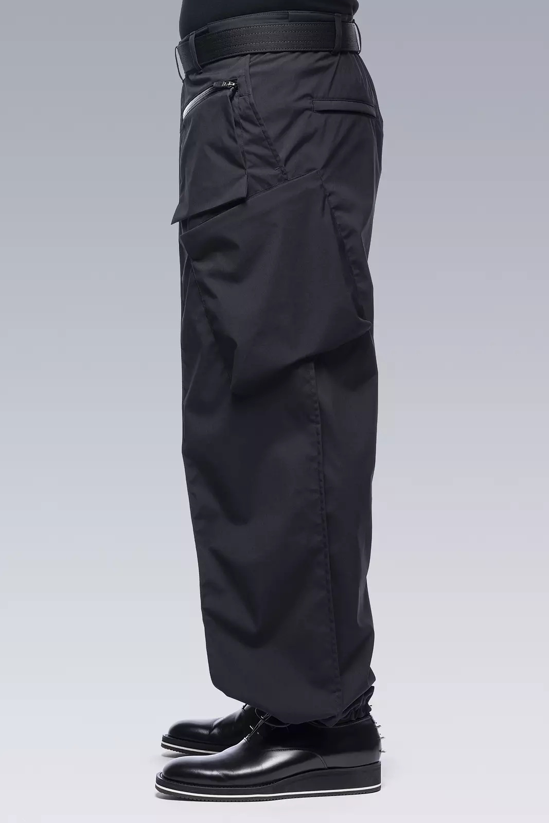 P45A-E Encapsulated Nylon Single Pleat Cargo Trouser Black - 15