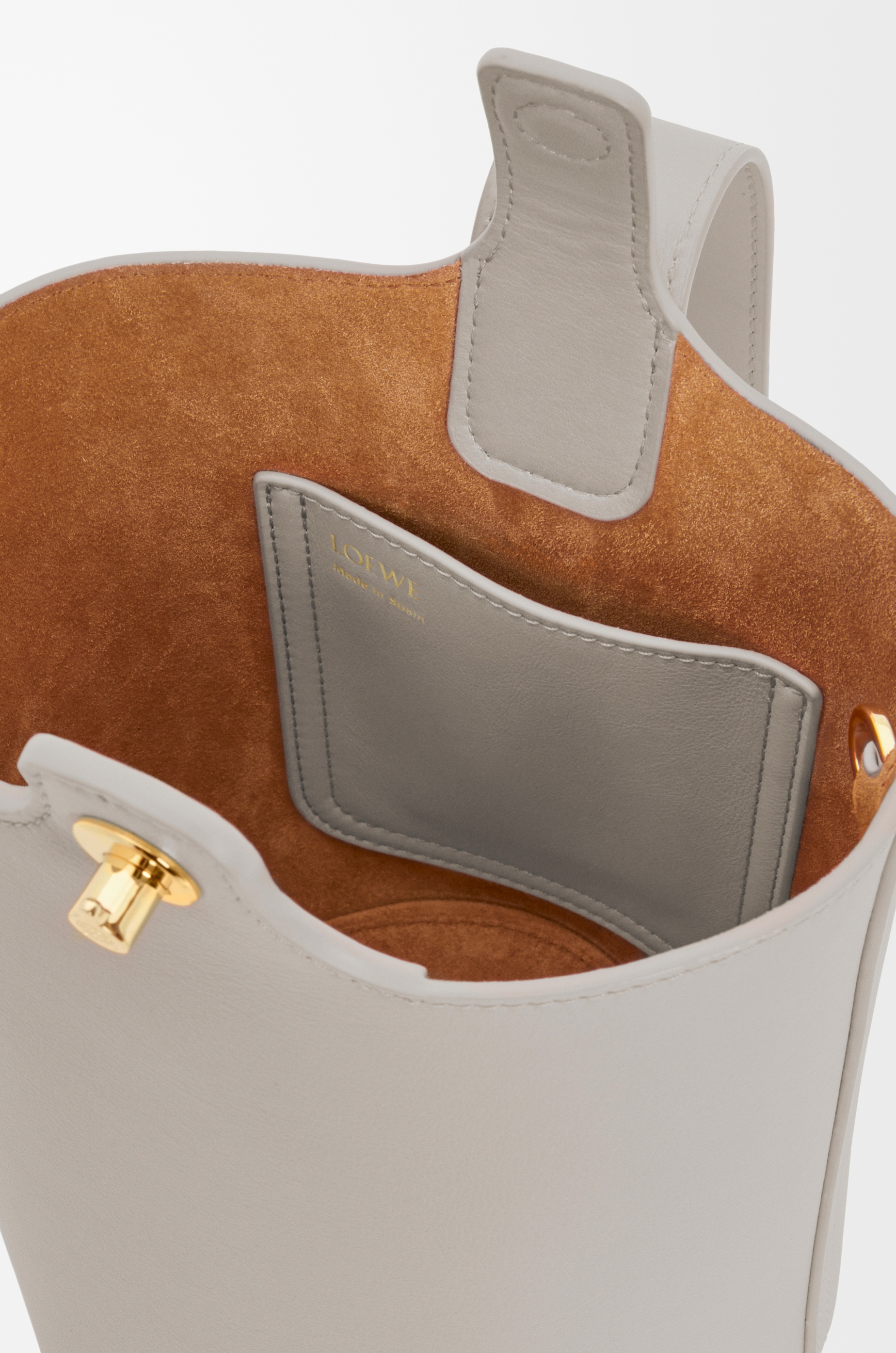 Mini Pebble bucket in smooth calfskin - 7