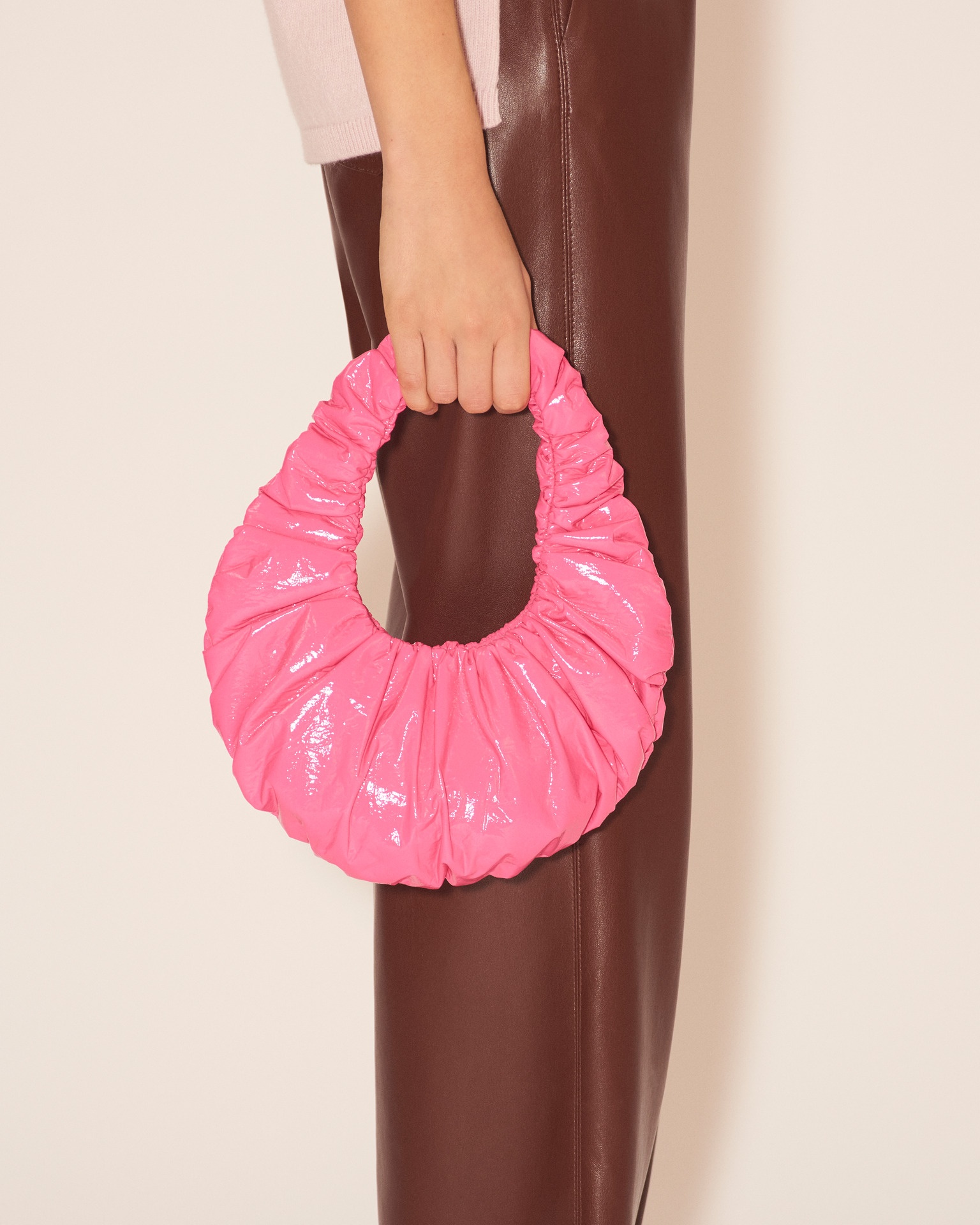 ANJA BAGUETTE MINI - Mini ruched shoulder bag - Pink - 3