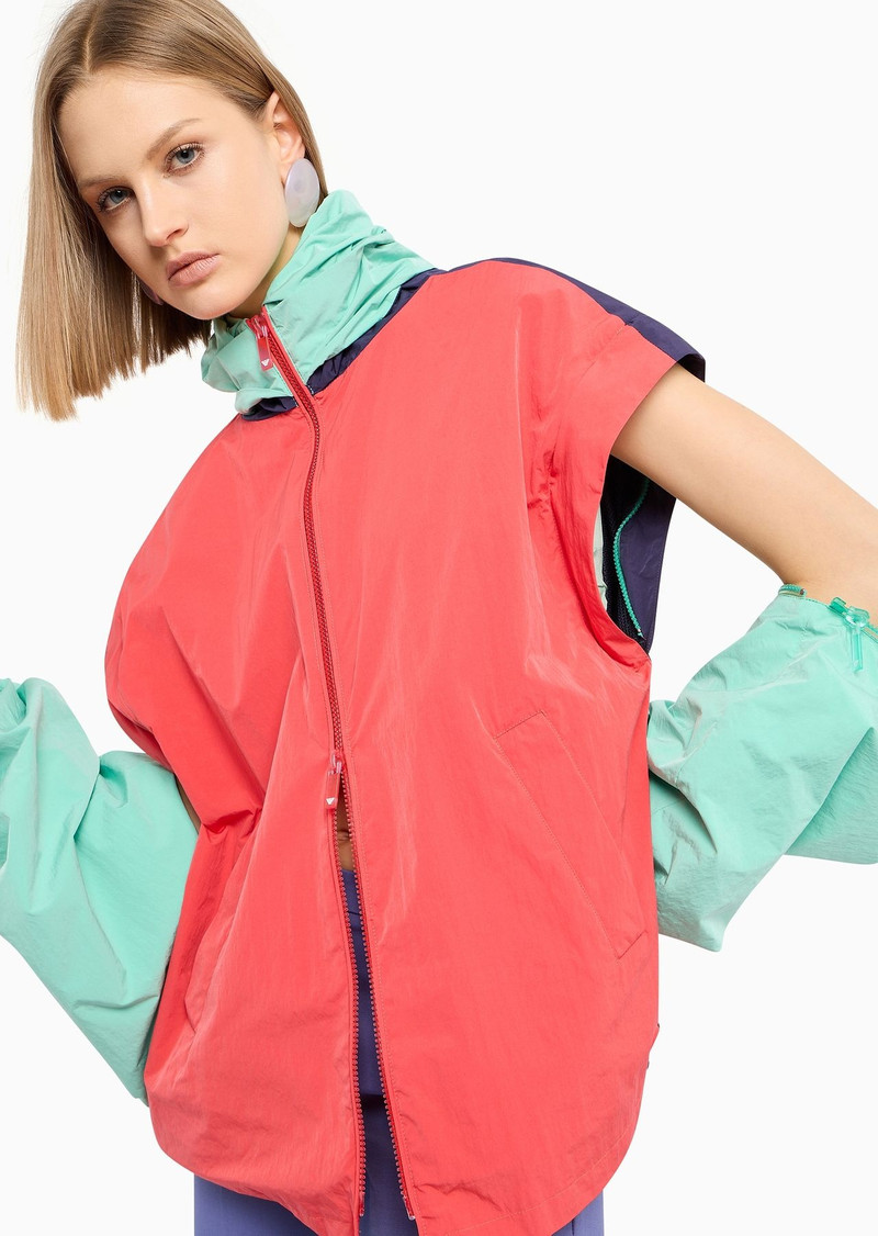 Water-repellent technical fabric blouson with detachable sleeves and godet pleat 5