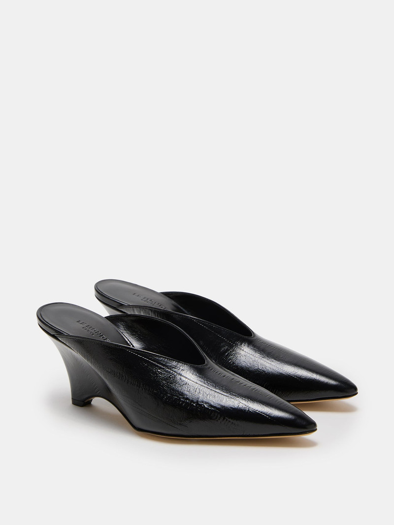 LE MONDE BÉRYL Victoria Wedge / Black Leather Eel Effect outlook
