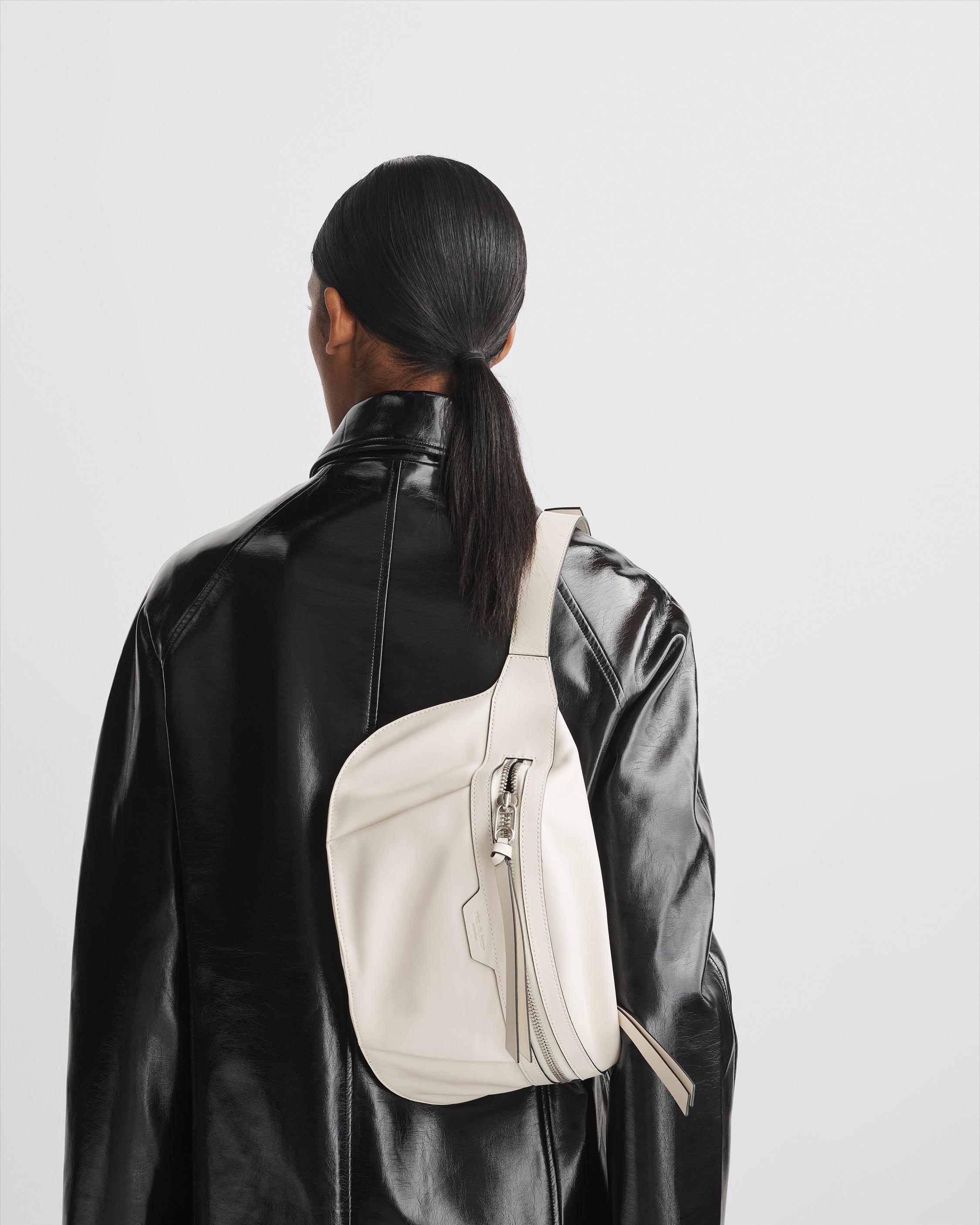 Commuter Fanny Pack - Leather
Small Fanny Pack - 2