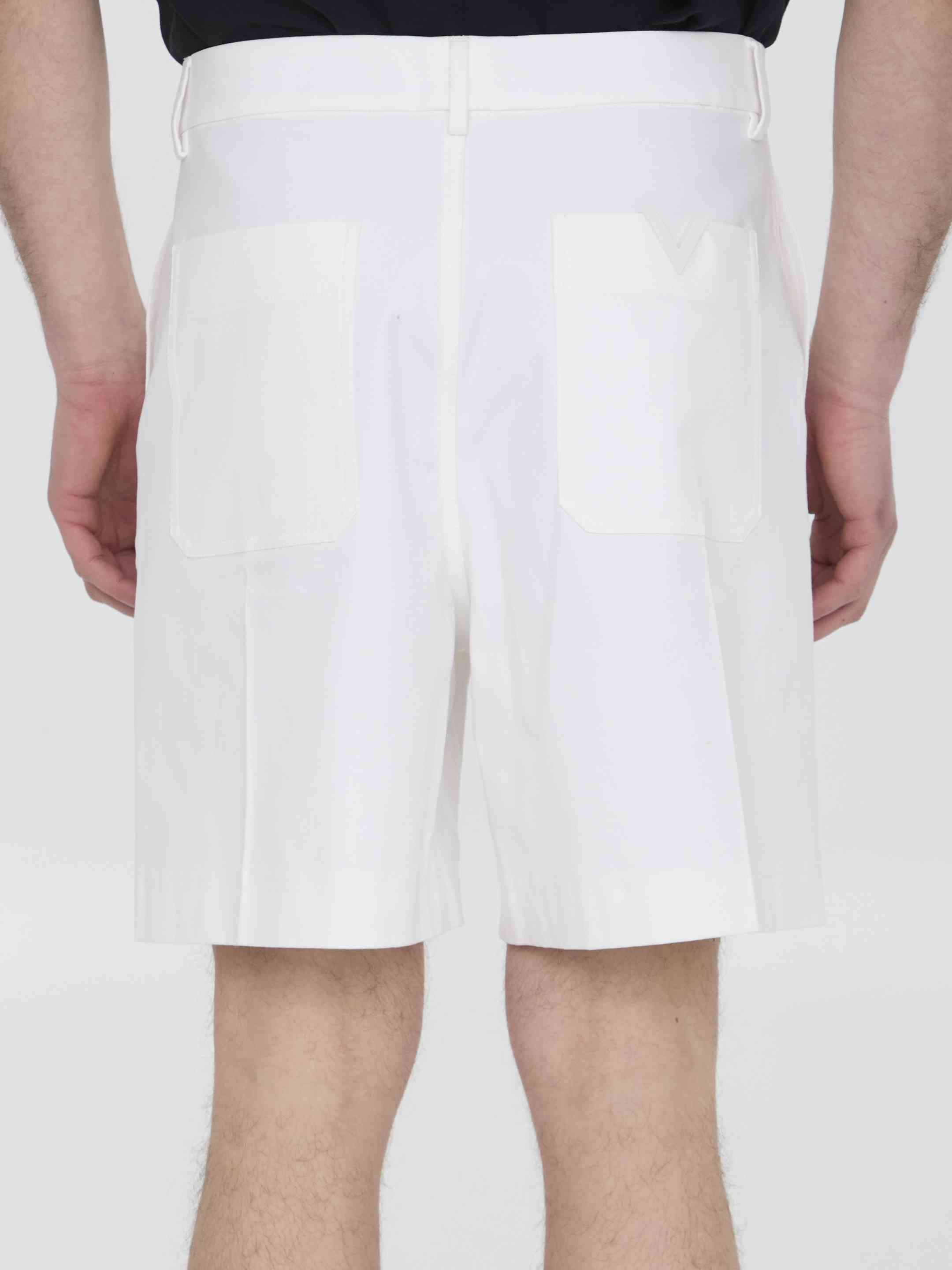 Valentino Garavani Men Bermuda Shorts With V Detail - 4