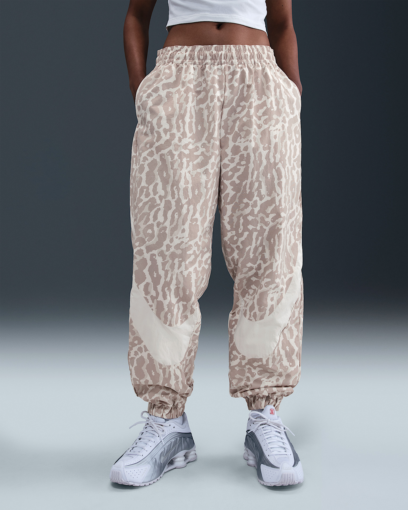 Nike Sportswear Women's Woven Printed Pants - 2