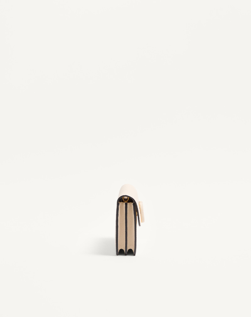 VLOGO SIGNATURE GRAINY CALFSKIN WALLET WITH CHAIN 4