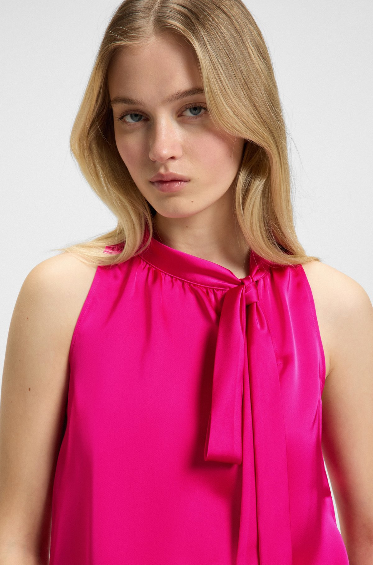 SLEEVELESS BLOUSE IN SATIN WITH TIE NECK - 5