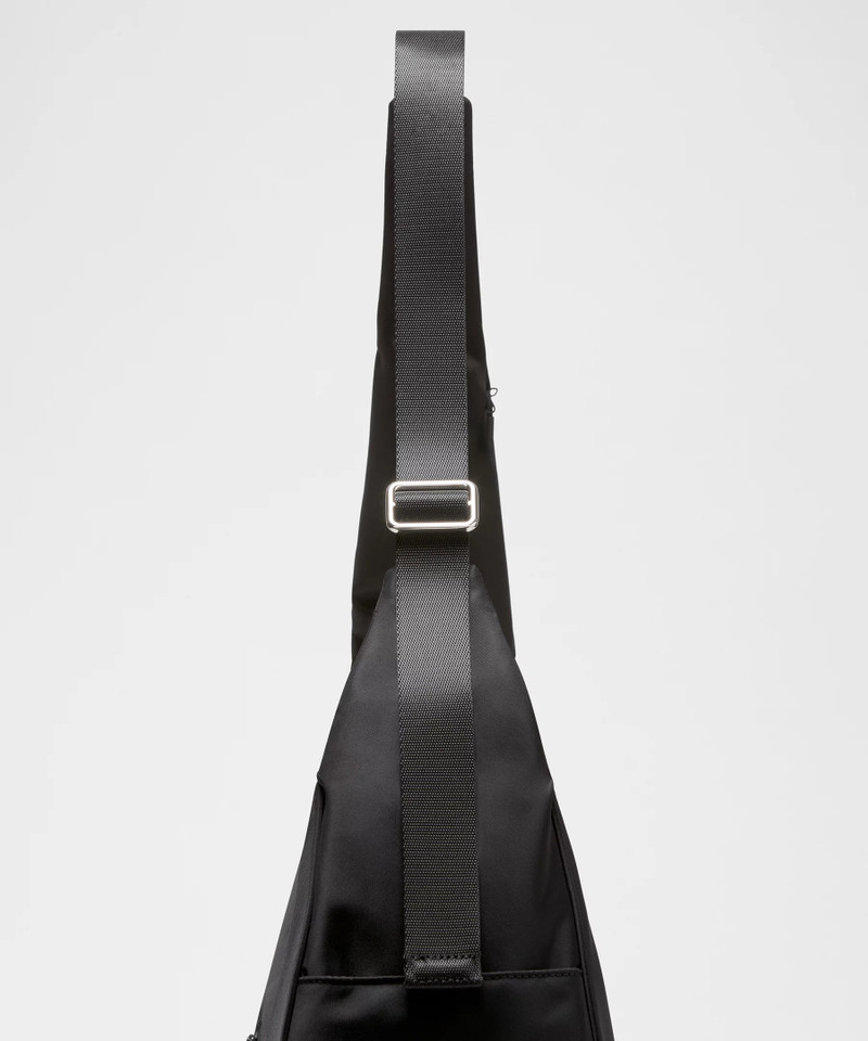 City Essentials Oversized Shoulder Bag 18L 4