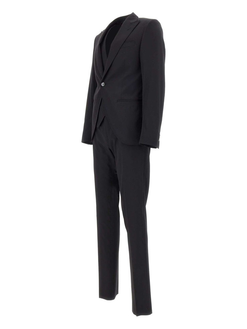 single-breasted suit 3