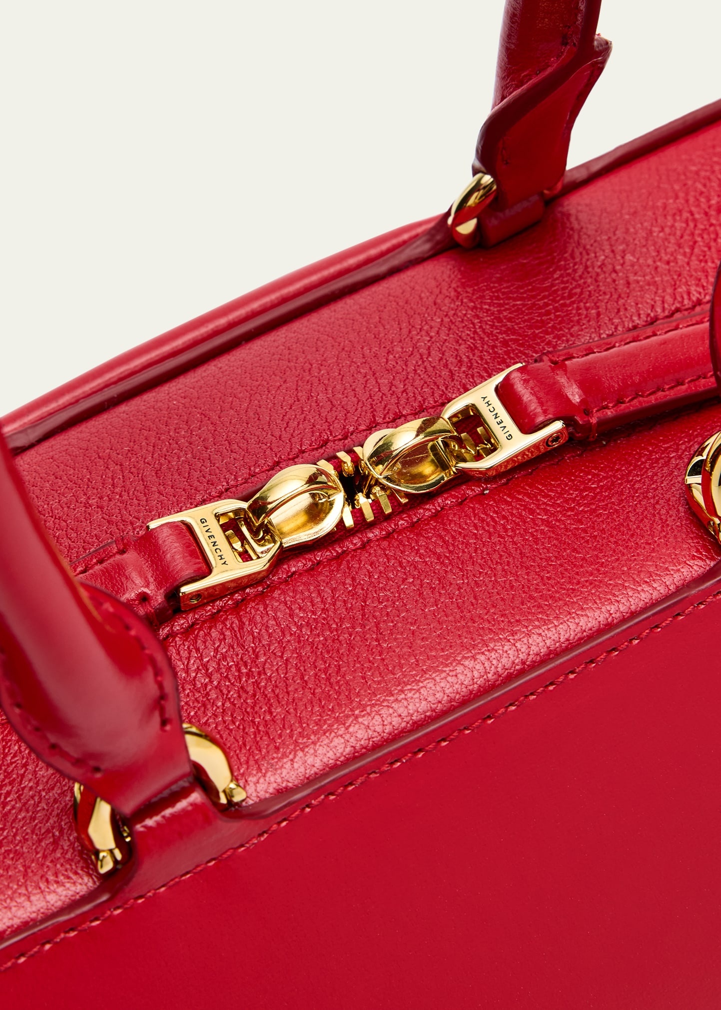 Antigona Small Top-Handle Bag in Leather - 5
