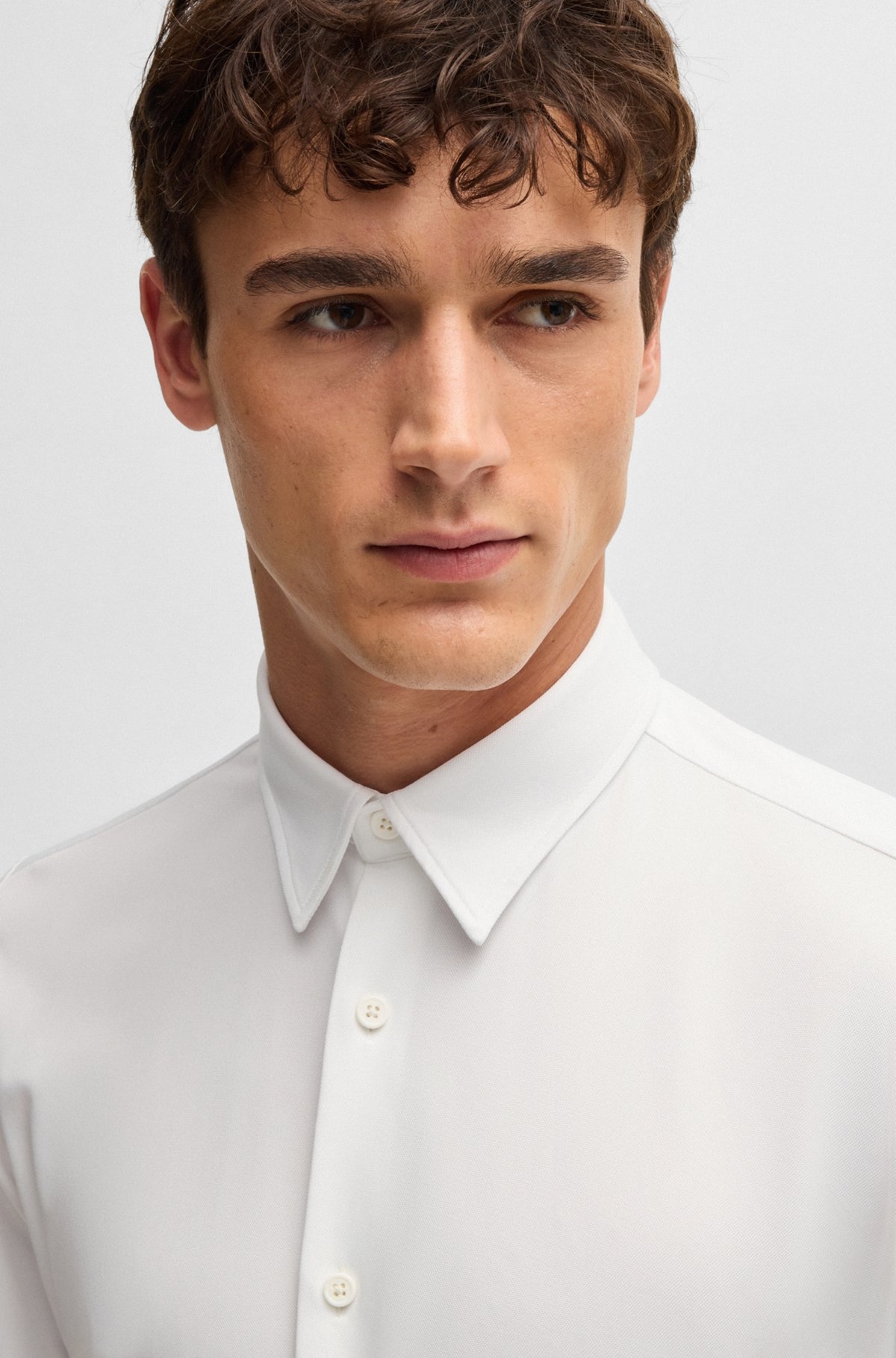 SLIM-FIT SHIRT IN PERFORMANCE-STRETCH STRUCTURED FABRIC - 3