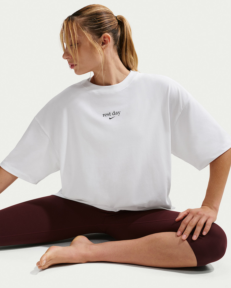 Nike Women's Oversized Dri-FIT Short-Sleeve T-Shirt 3