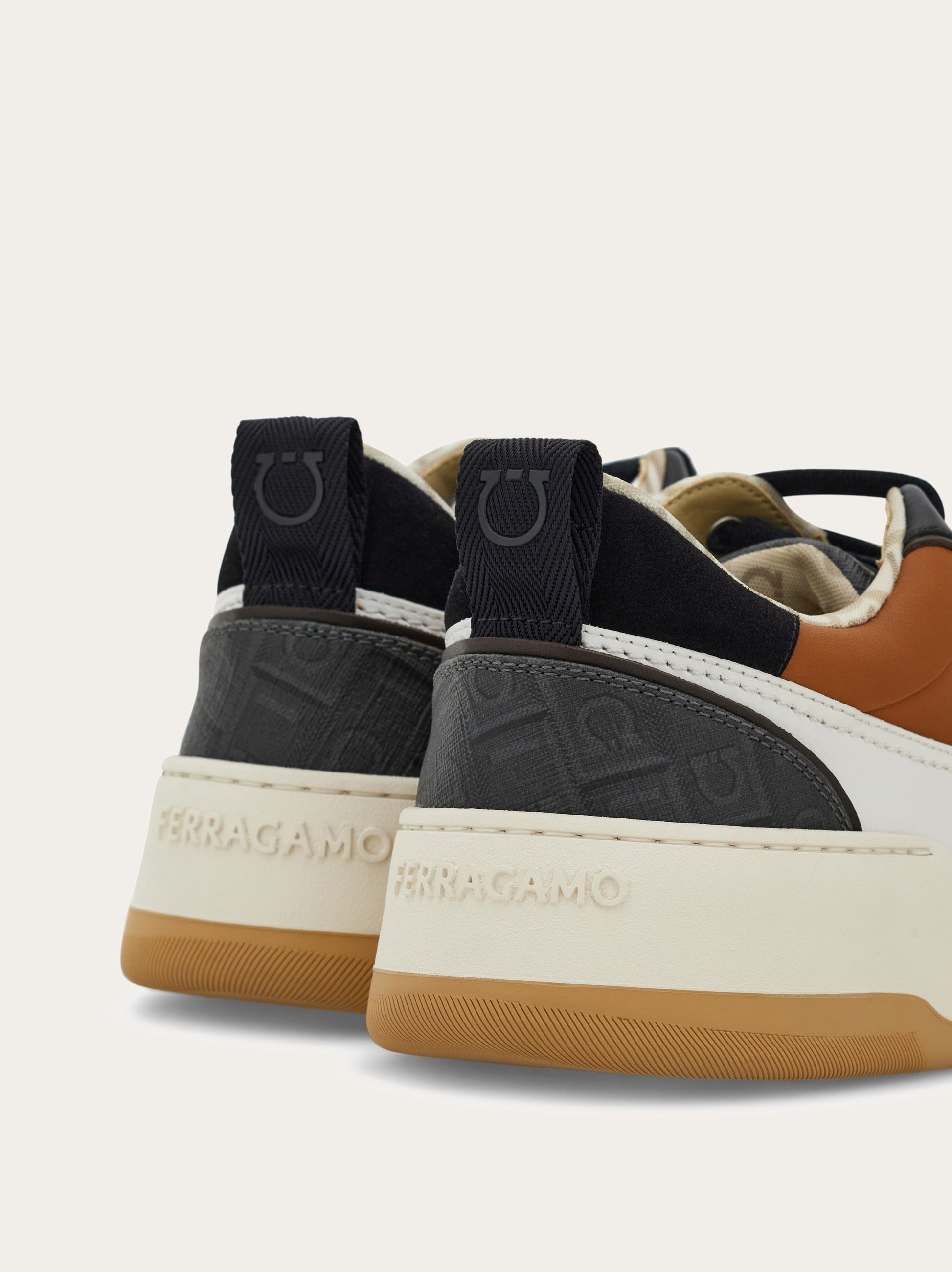 Low top sneaker - 3