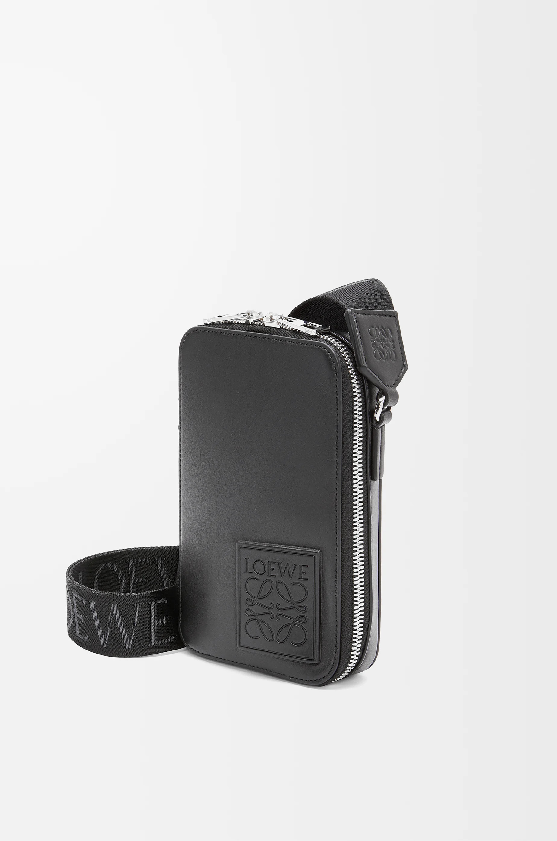 Vertical crossbody pocket in satin calfskin - 3