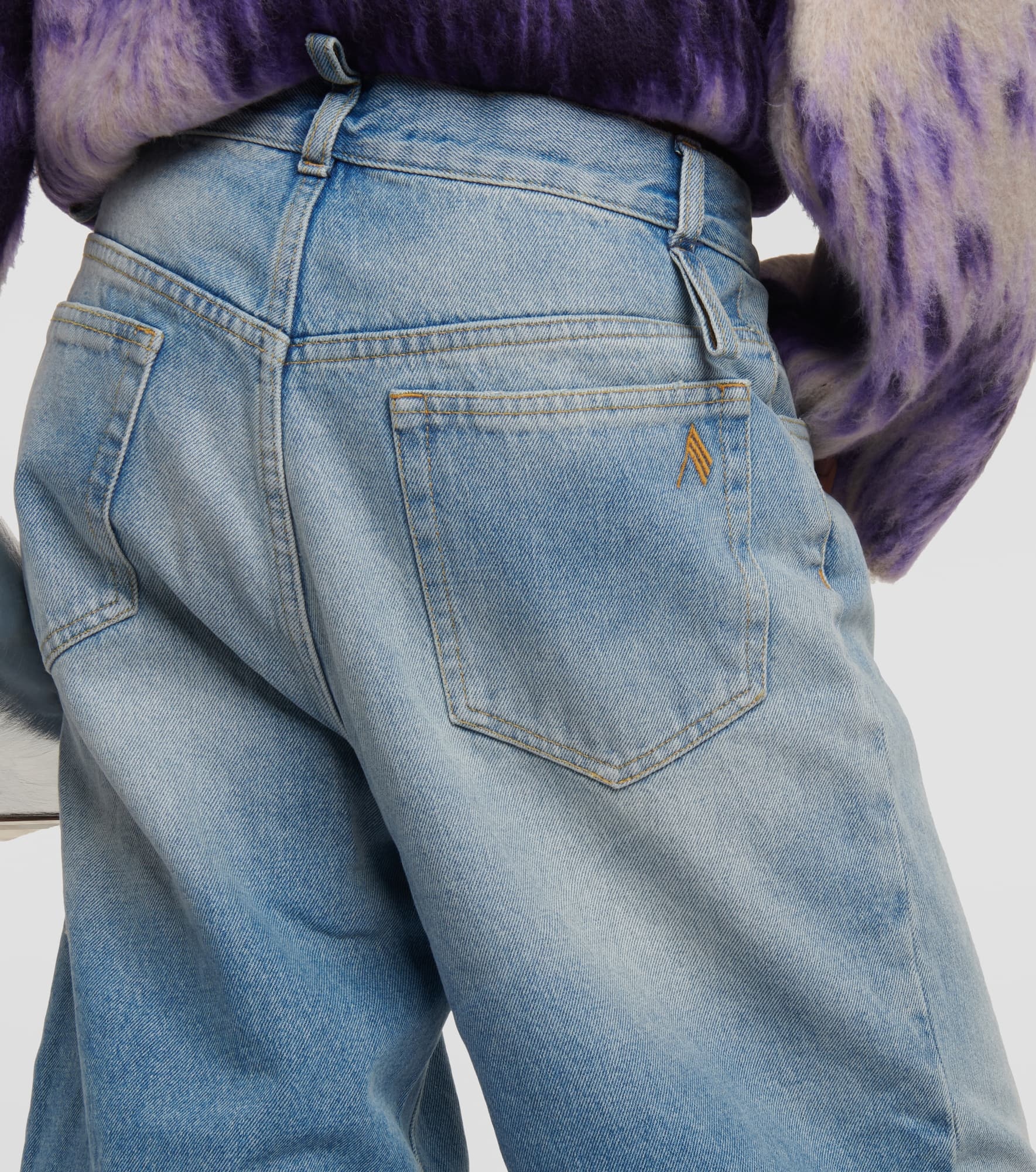 Low-rise wide-leg jeans - 6