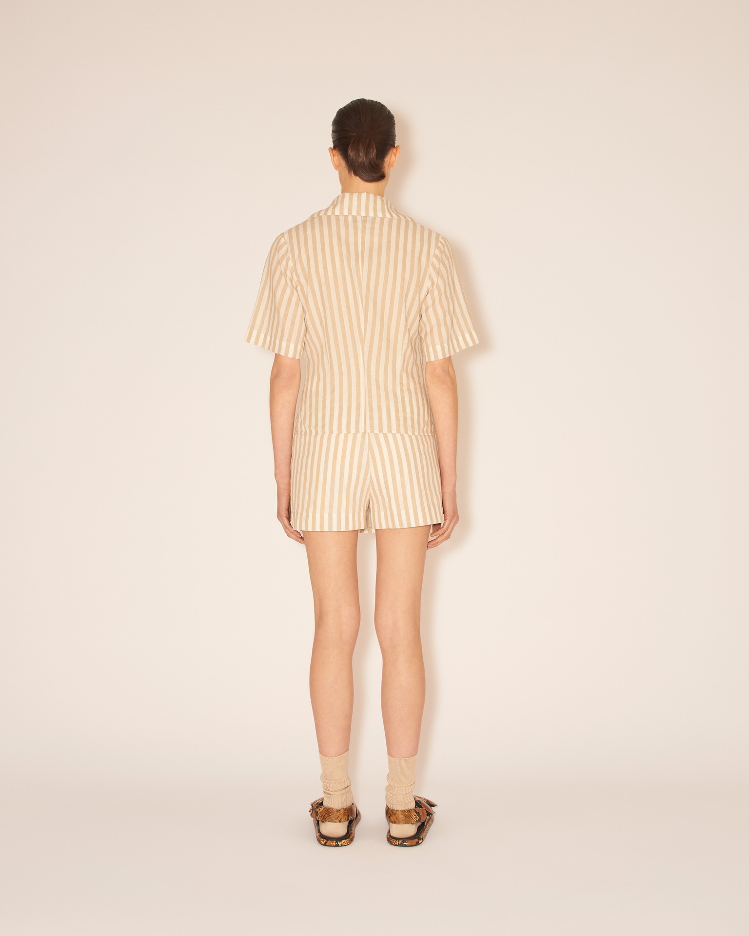 YUSRA - Strong shoulder fitted short sleeve shirt - White / Beige - 5