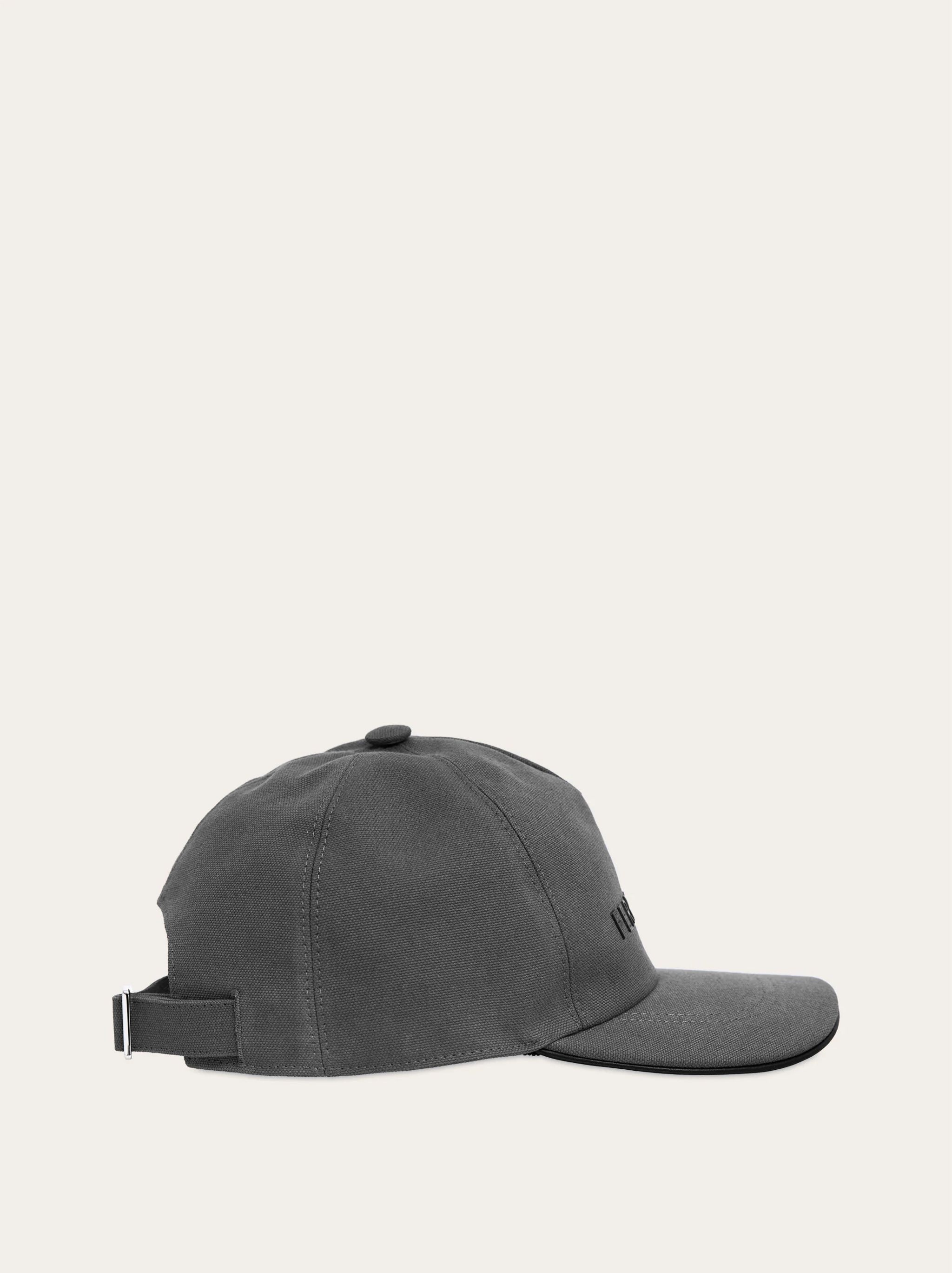 Baseball cap with signature - 5