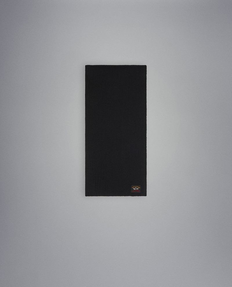 Wool scarf with iconic badge 1