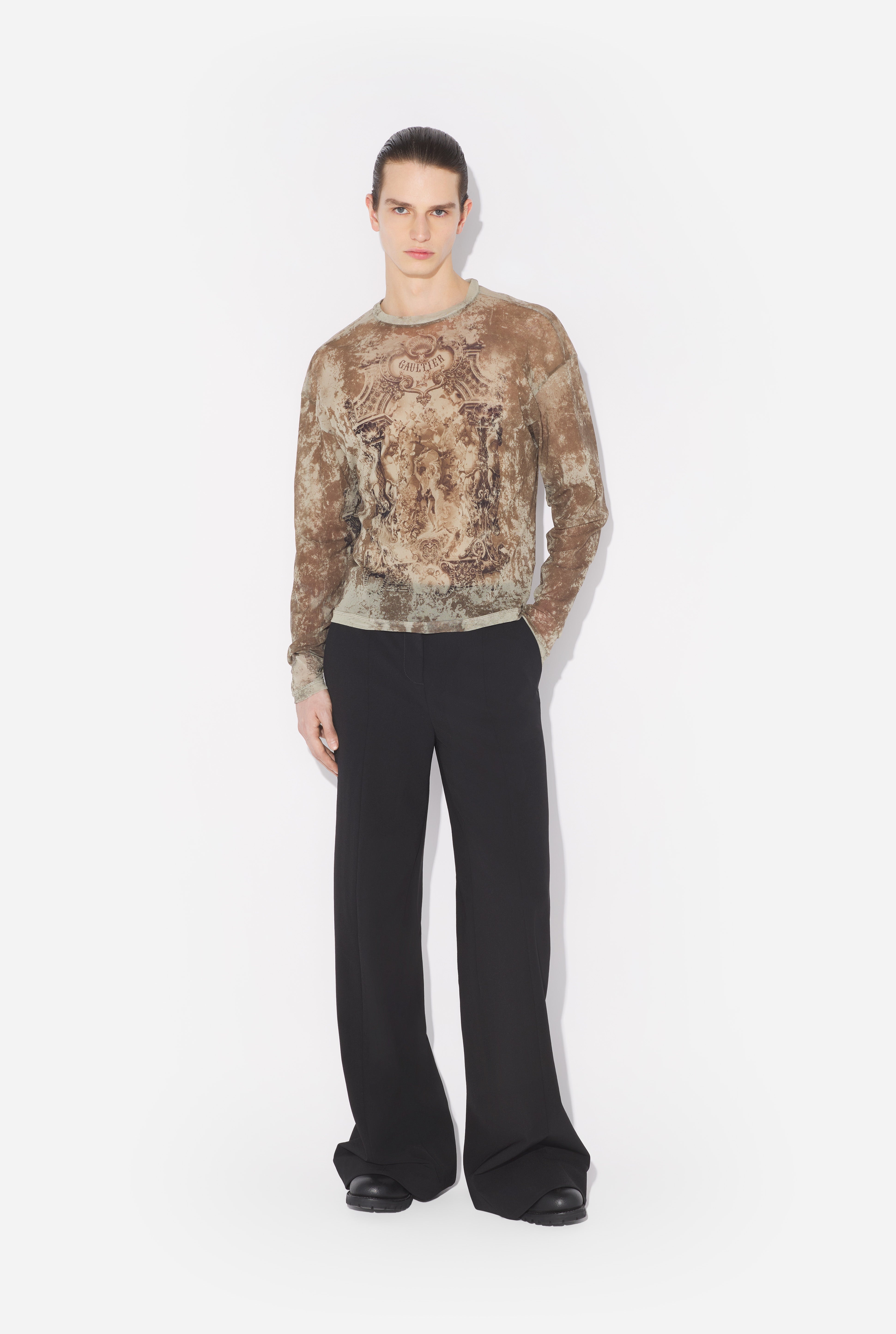 THE OVERSIZED BEIGE MÉDAILLON TOP - 5