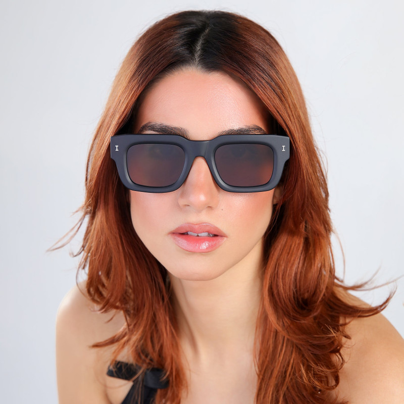 illesteva Lewis 50 Sunglasses outlook