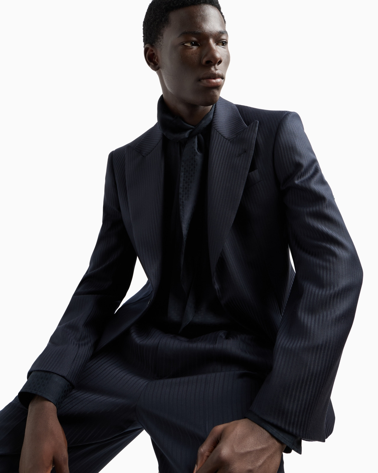 Wool satin blazer with alternating stripes and peak lapels - 5