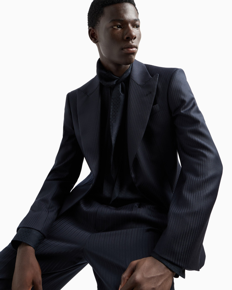 Wool satin blazer with alternating stripes and peak lapels 5