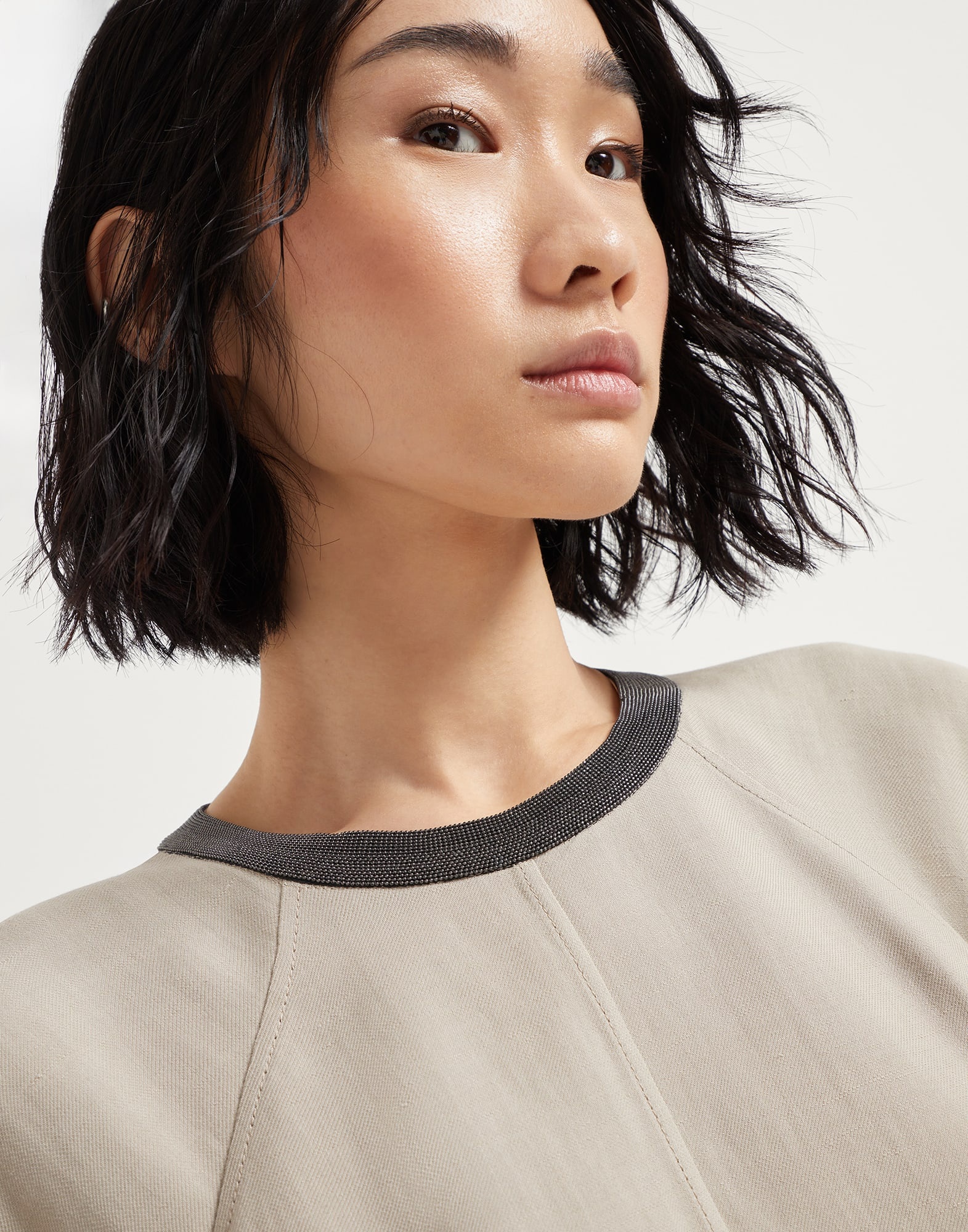 Viscose and linen fluid twill dress with precious collar - 3