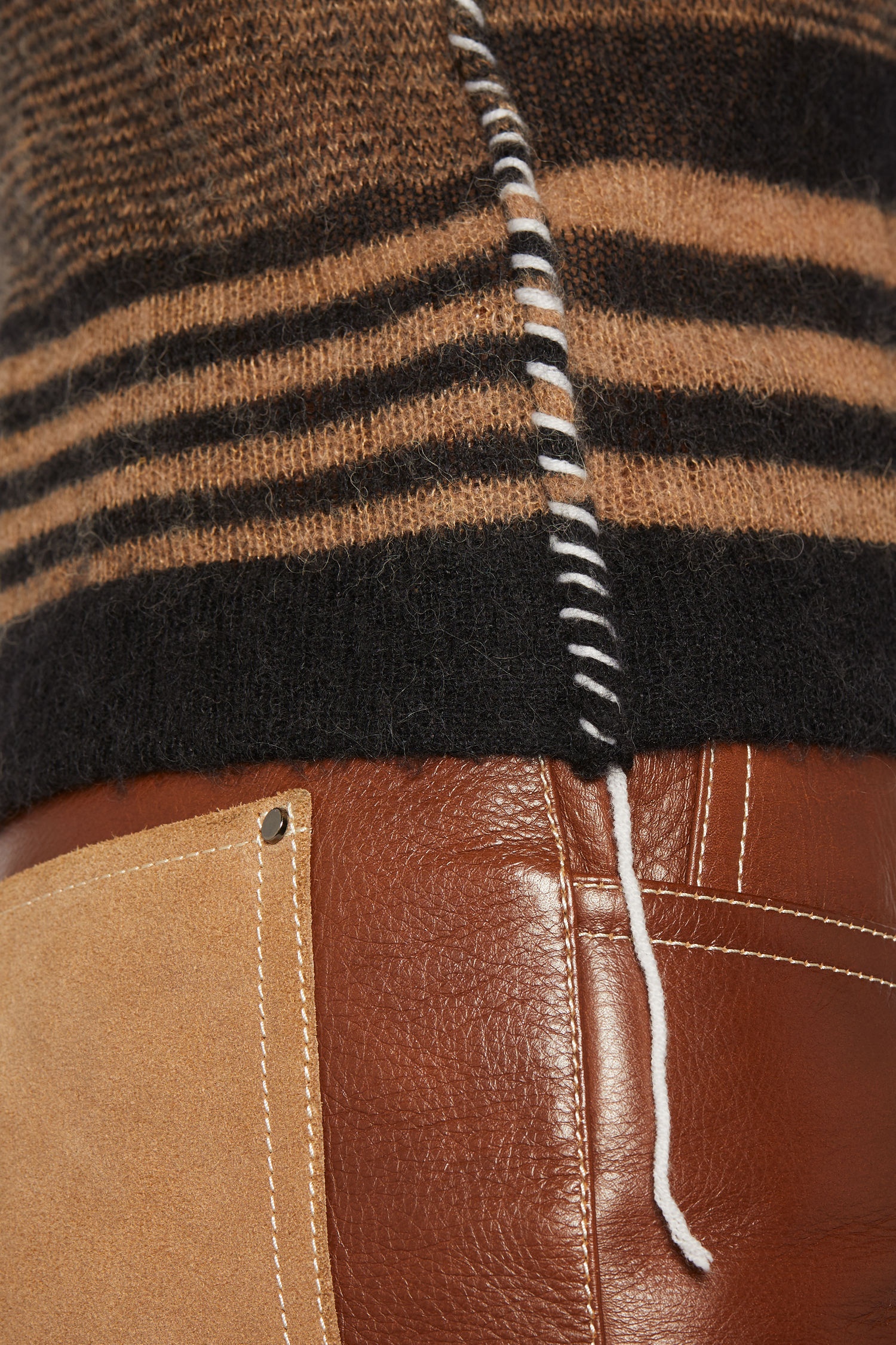 Scoop-neck striped sweater black/camel - 6