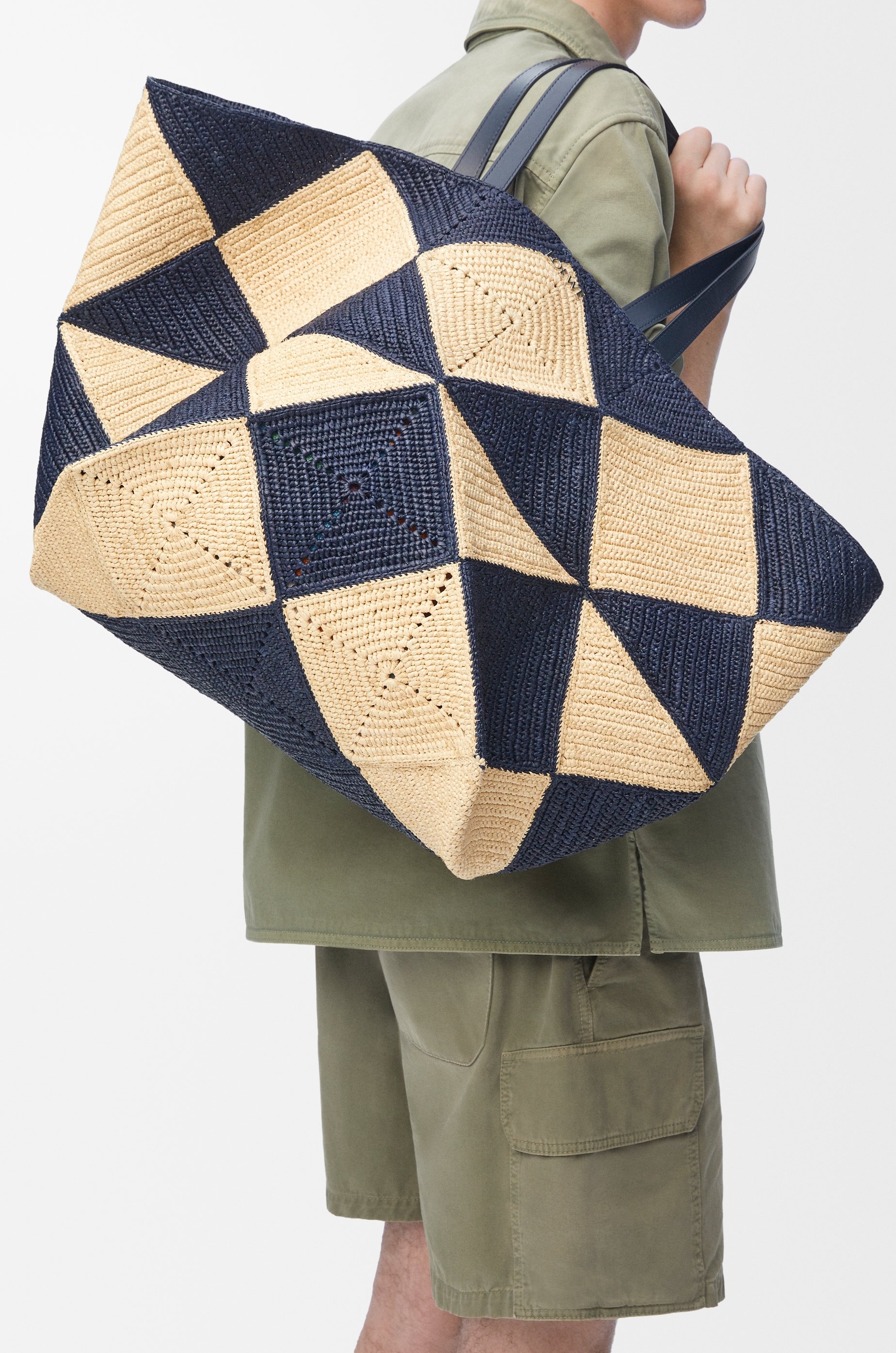 XXL Puzzle Fold tote in raffia - 3