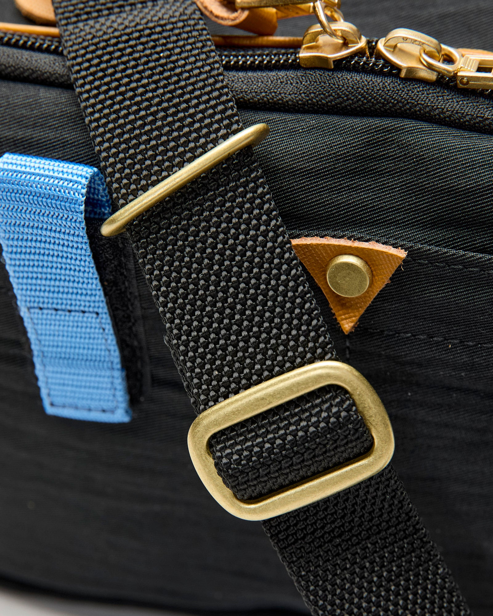 Link Shoulder Bag v2 in Black - 7