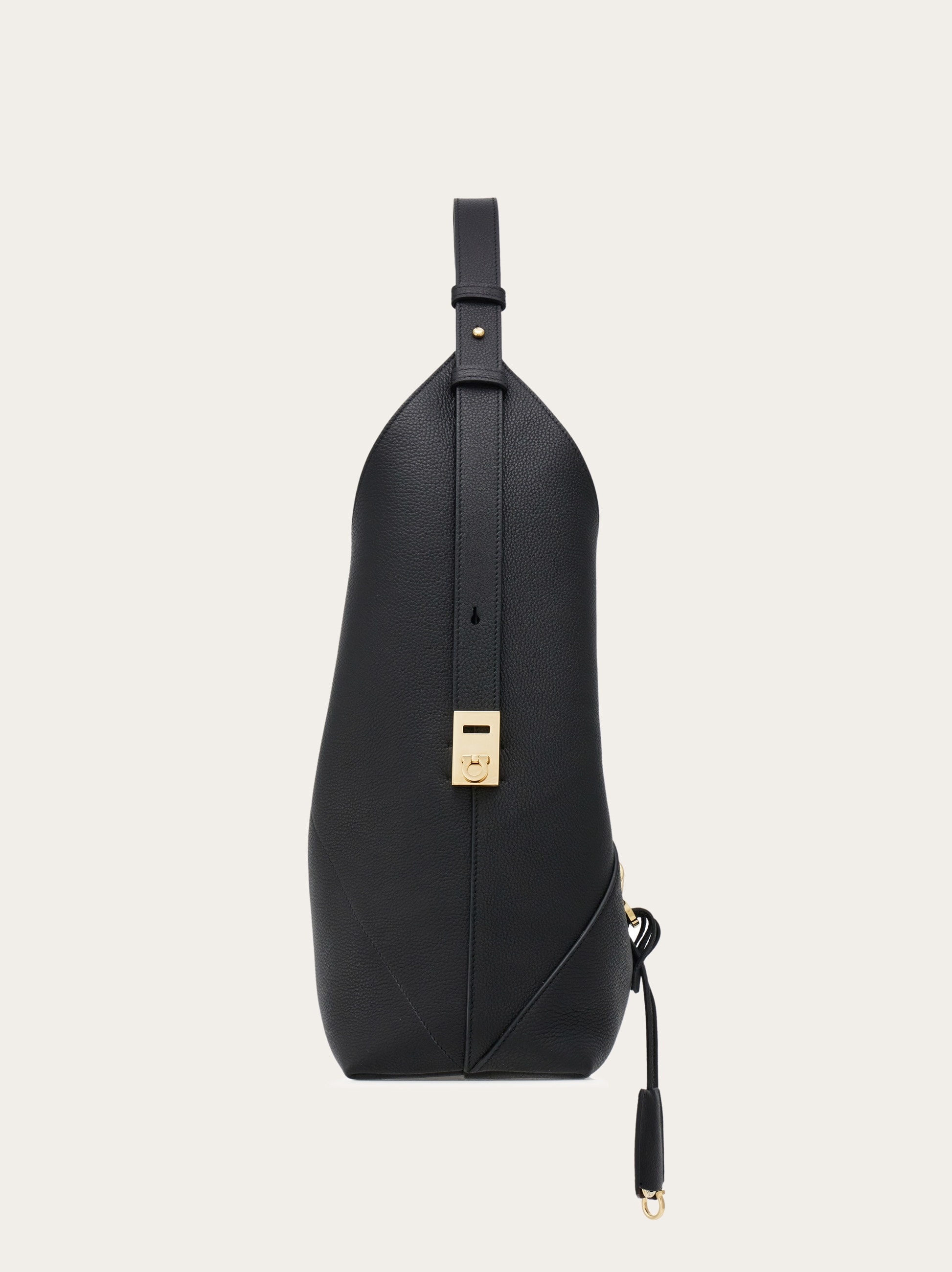 V-shaped hobo bag (M) - 4