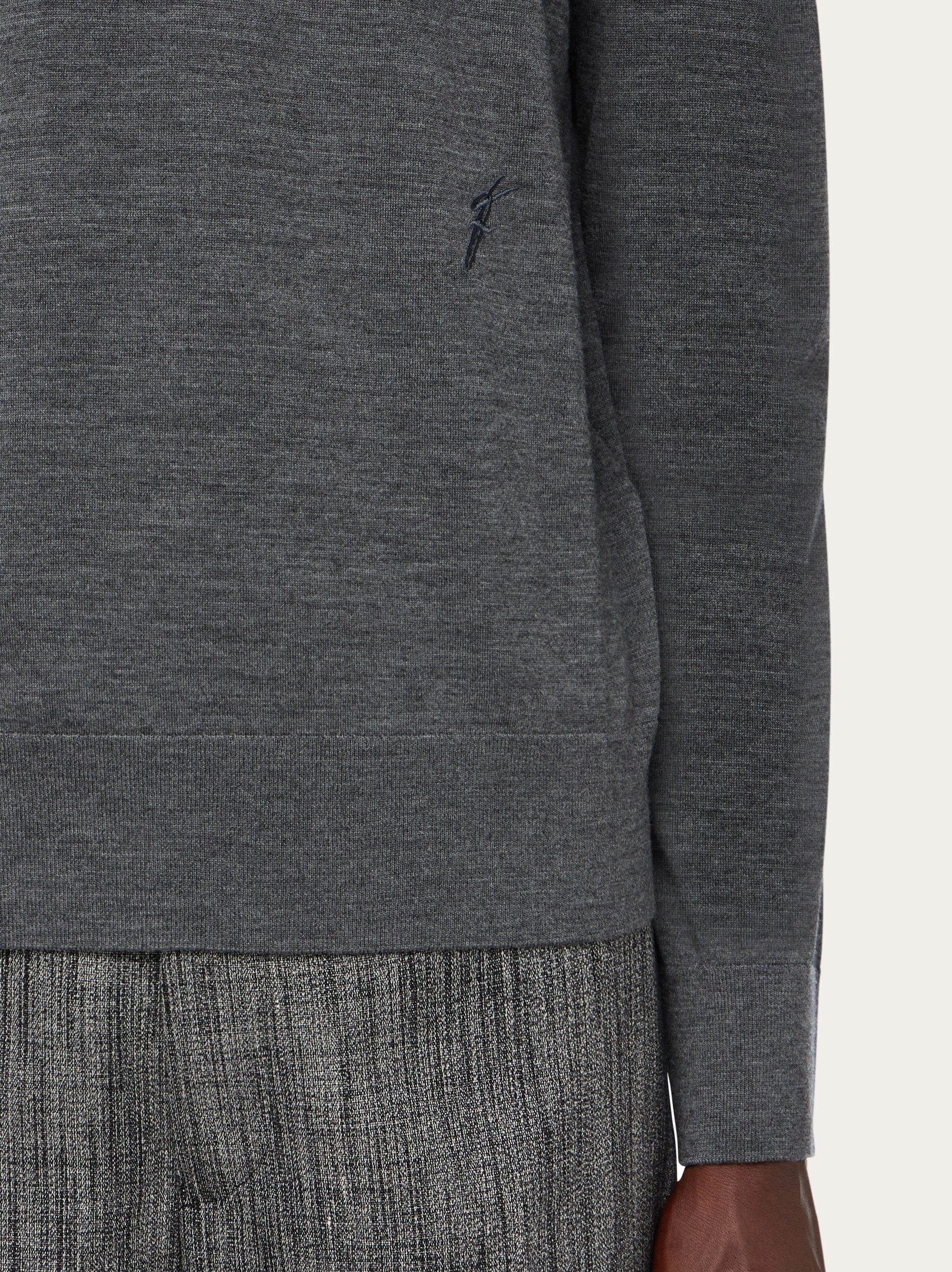 V-neck sweater - 6