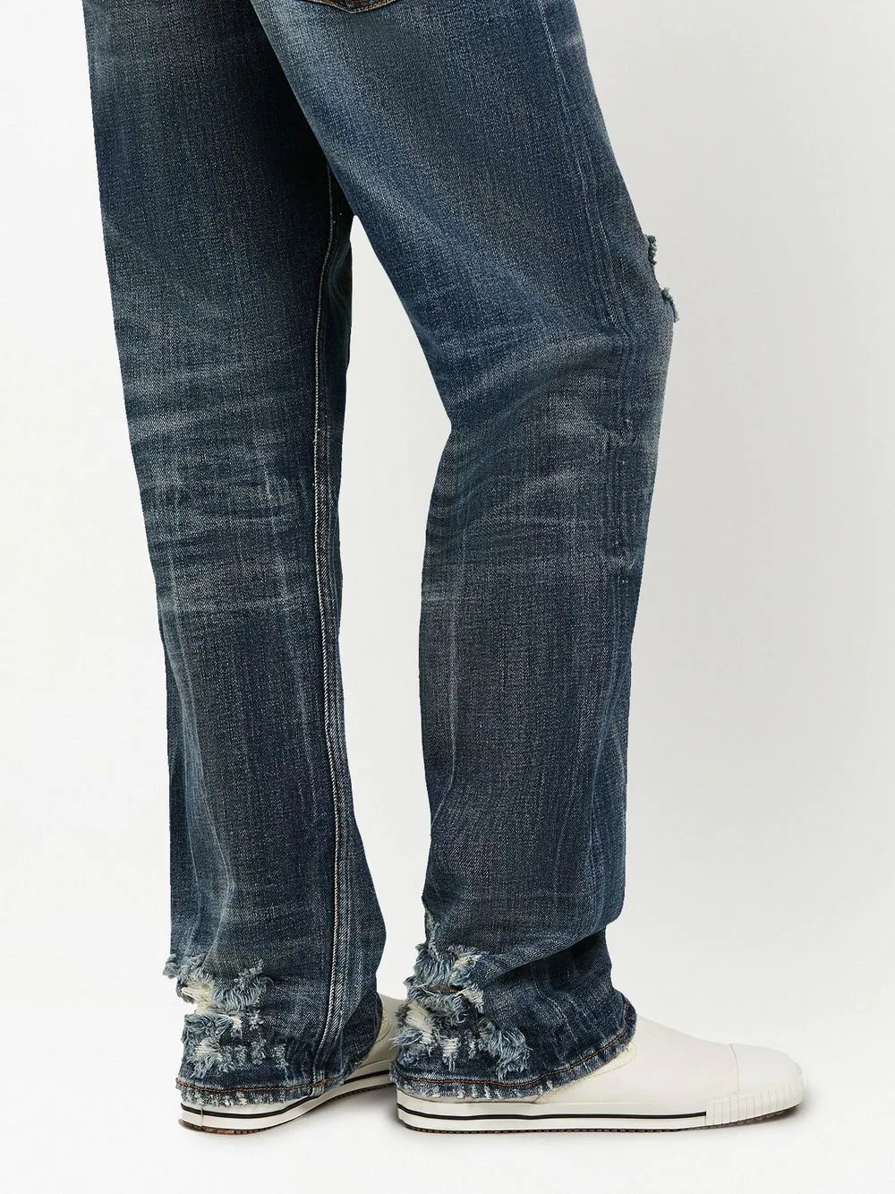 distressed-effect denim jeans - 11