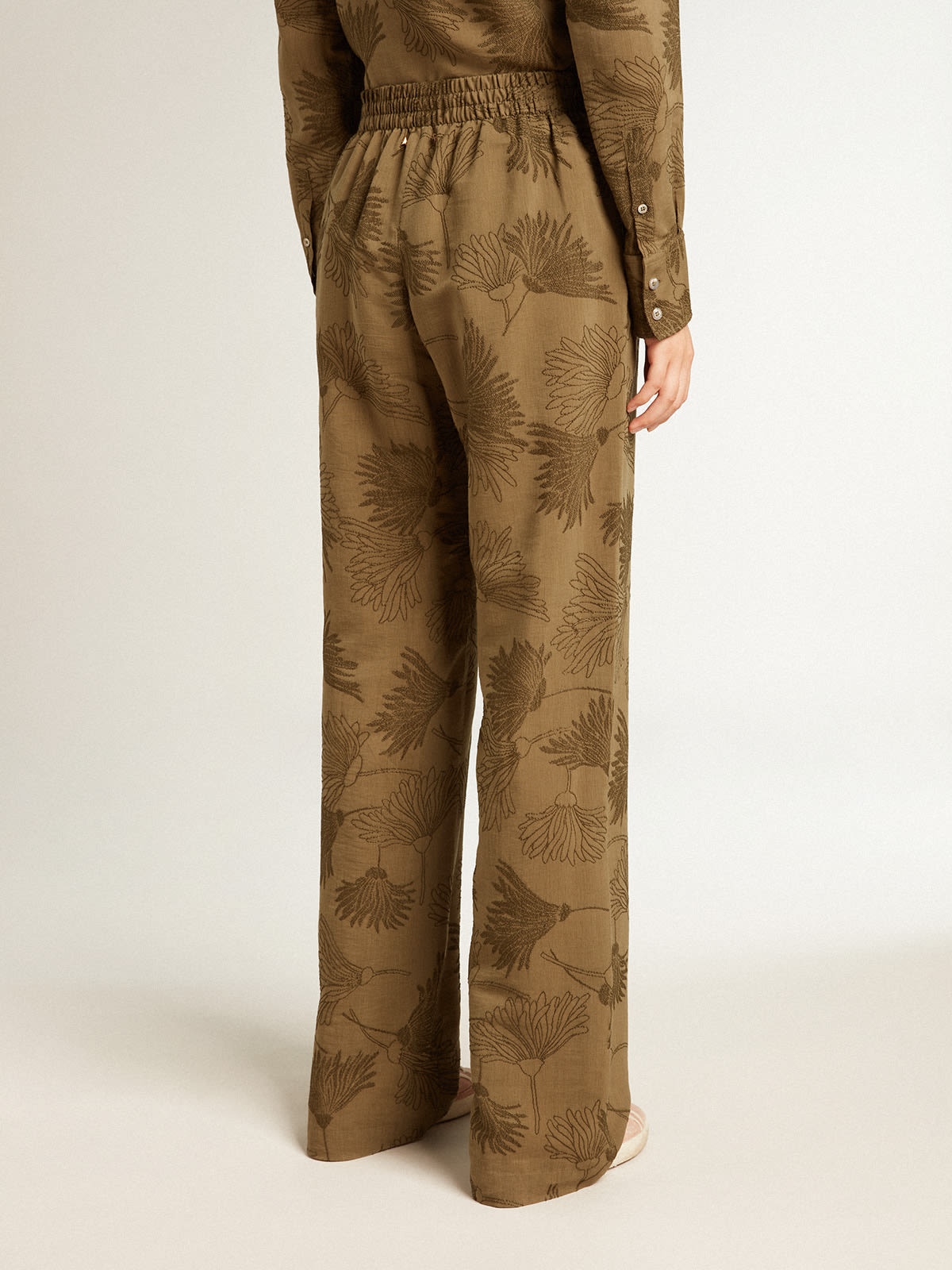 Women's olive-colored viscose-cotton blend pants with floral pattern - 4