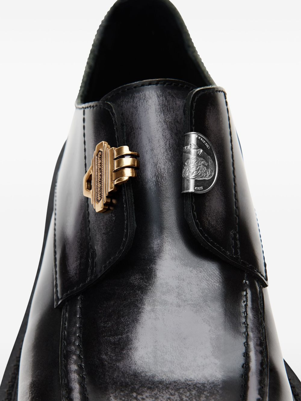 key-detailed loafers - 5