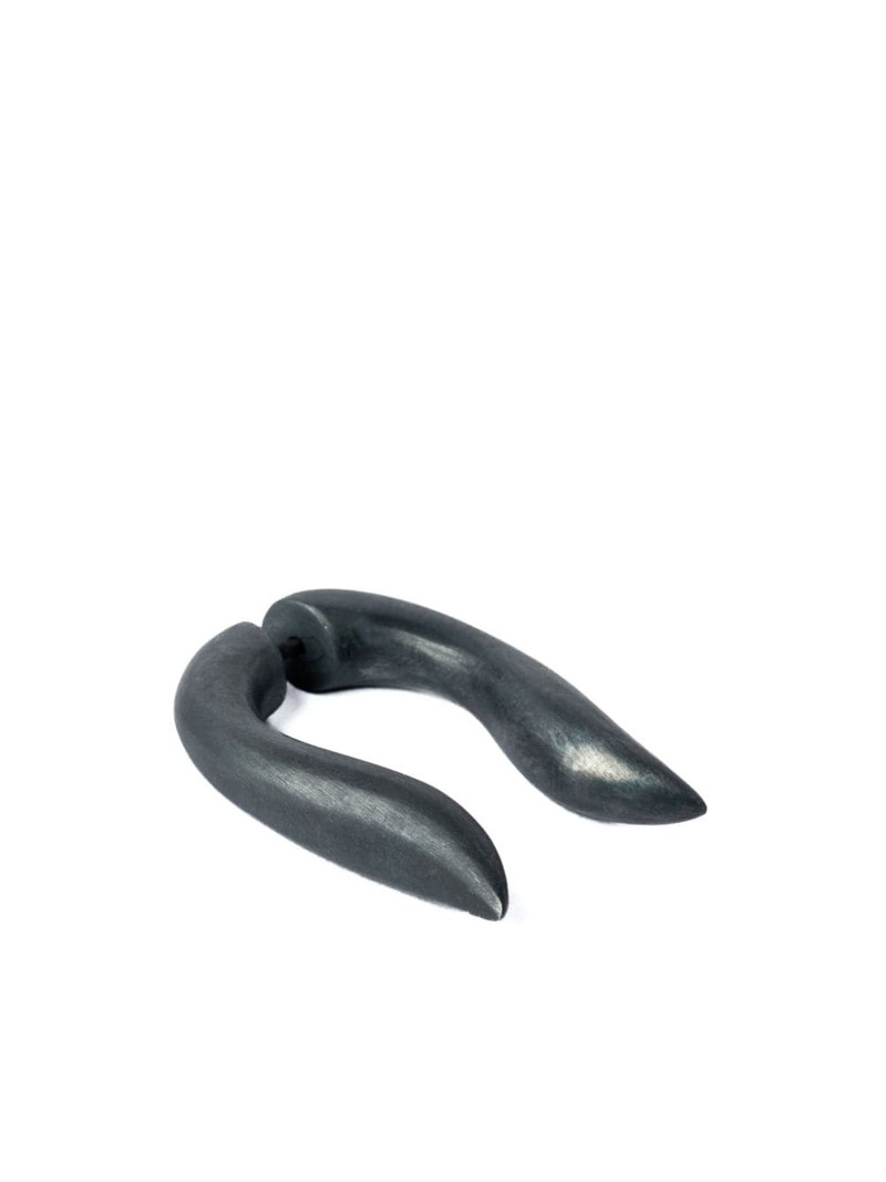 Hathor matte-finish earring 1