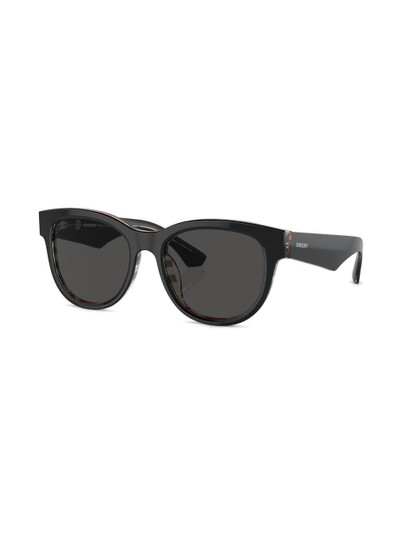 Burberry wayfarer-frame sunglasses outlook