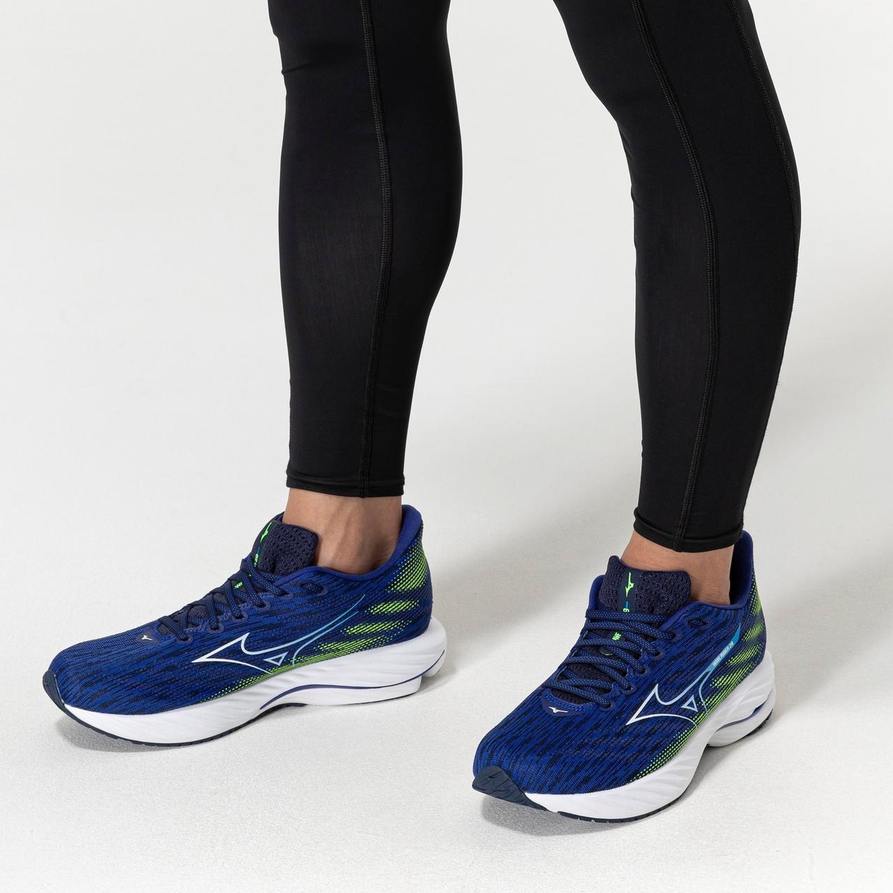 Men's Wave Rider 28 Running Shoe - 9