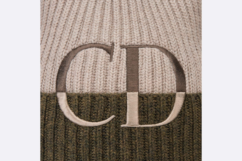 Beanie with CD Signature 5