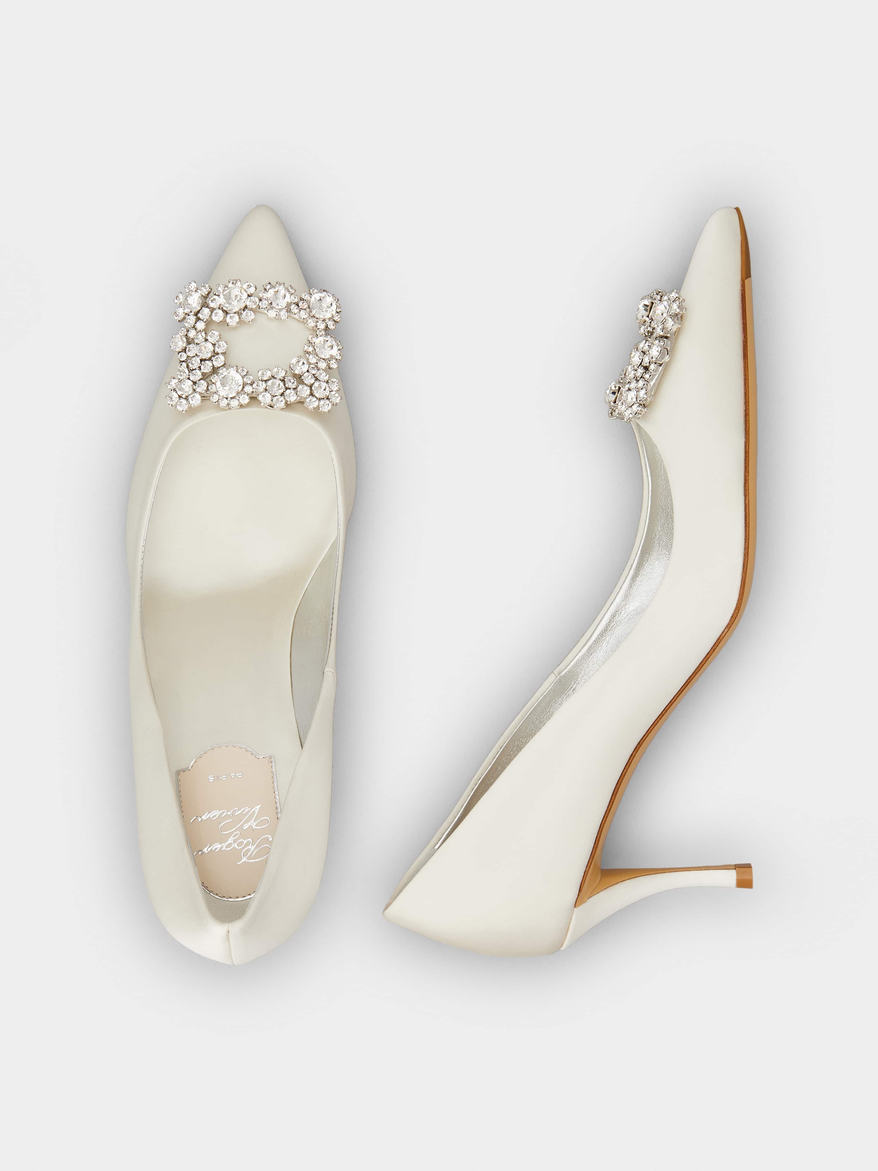 Flower Strass Buckle Pumps in Satin - 4
