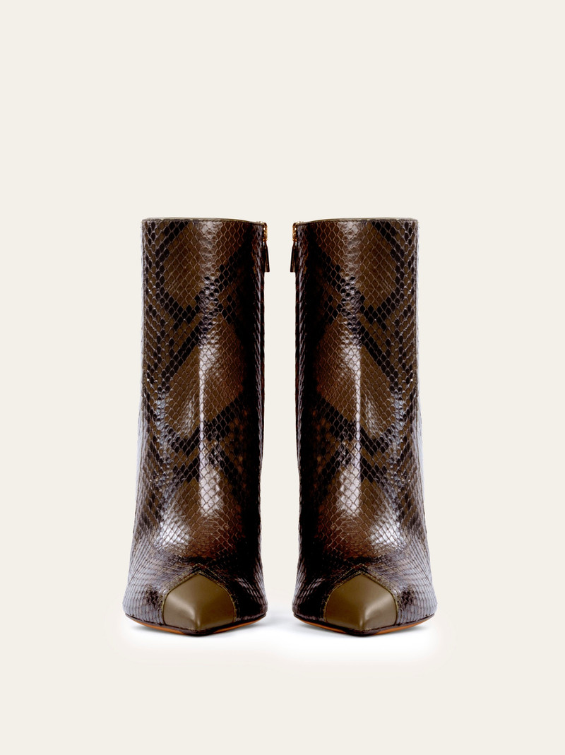 Ankle boot with contrasting inlays 2