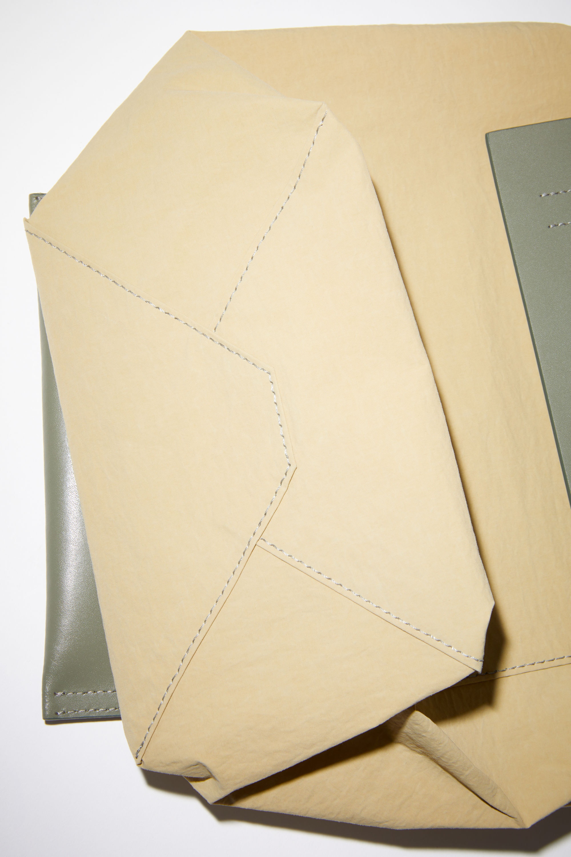 PAPERY NYLON TOTE BAG - Olive green/green - 5