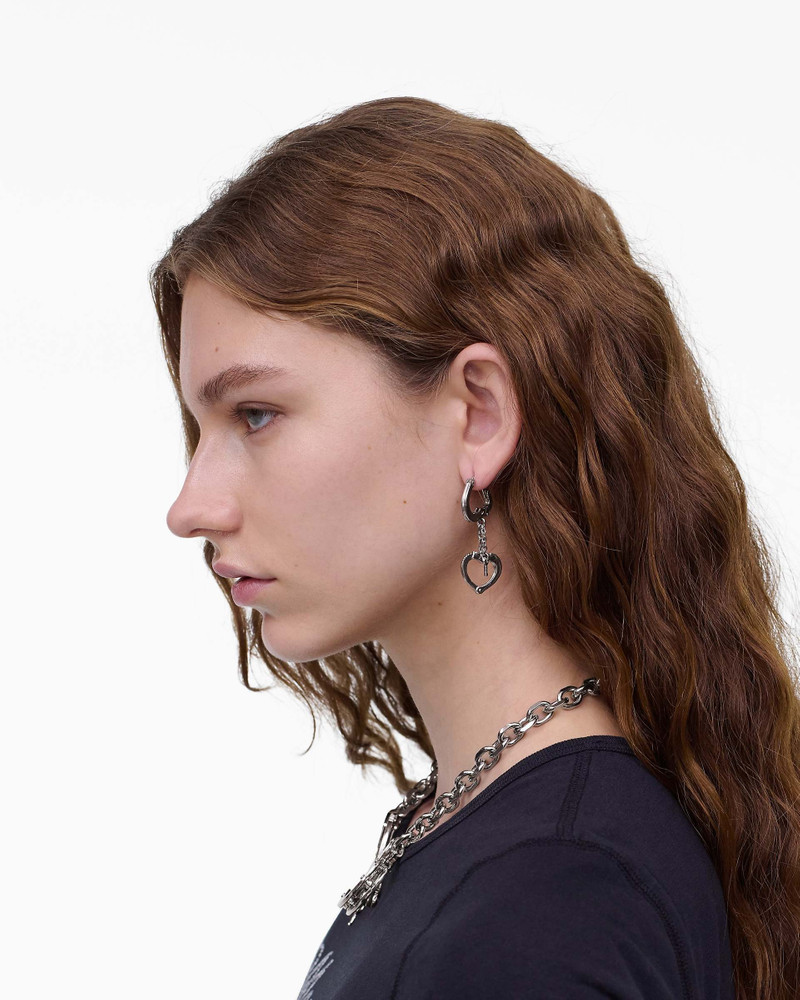 Marc Jacobs THE HEART HANDCUFF EARRINGS outlook