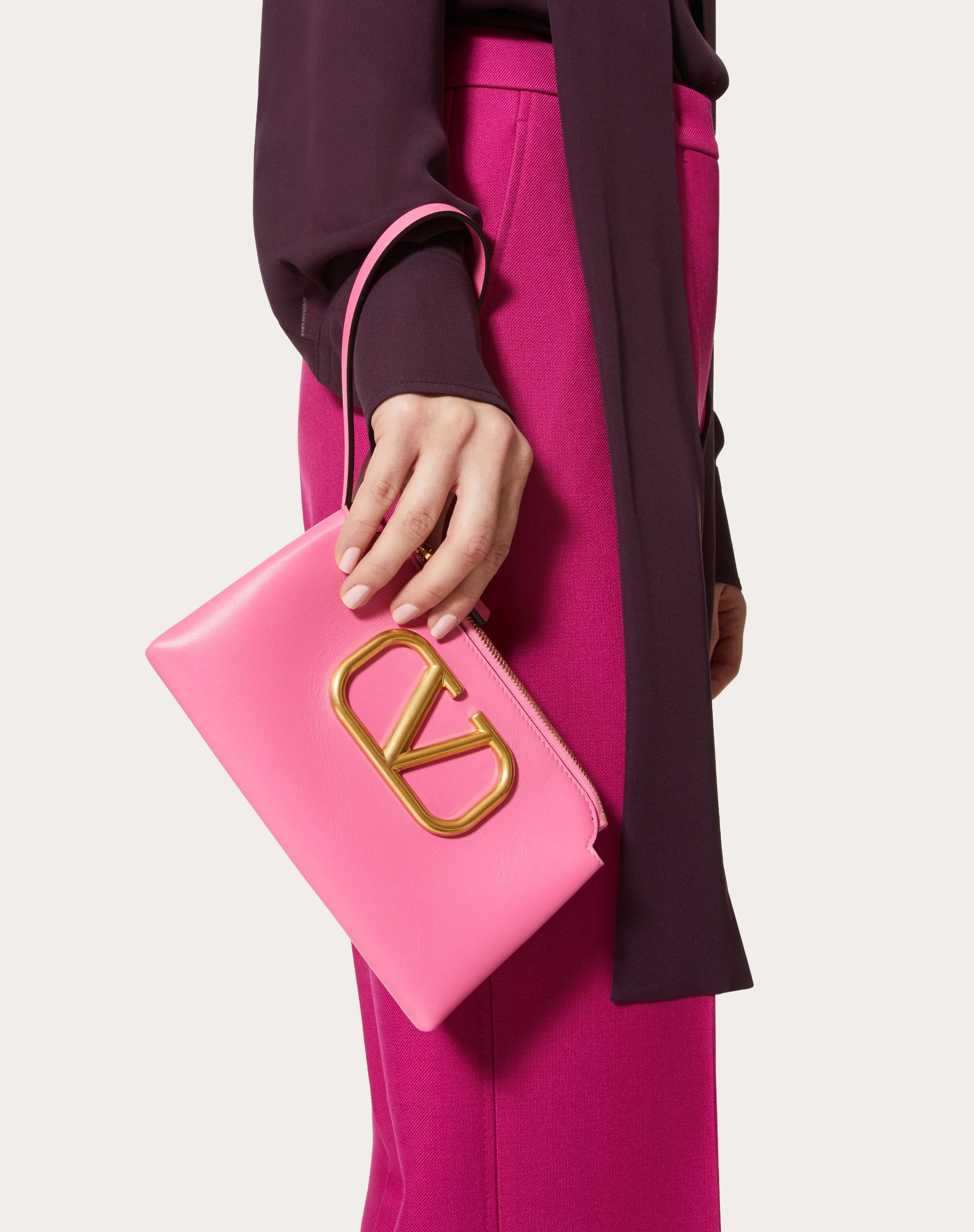 VLOGO SIGNATURE CALFSKIN POUCH 5