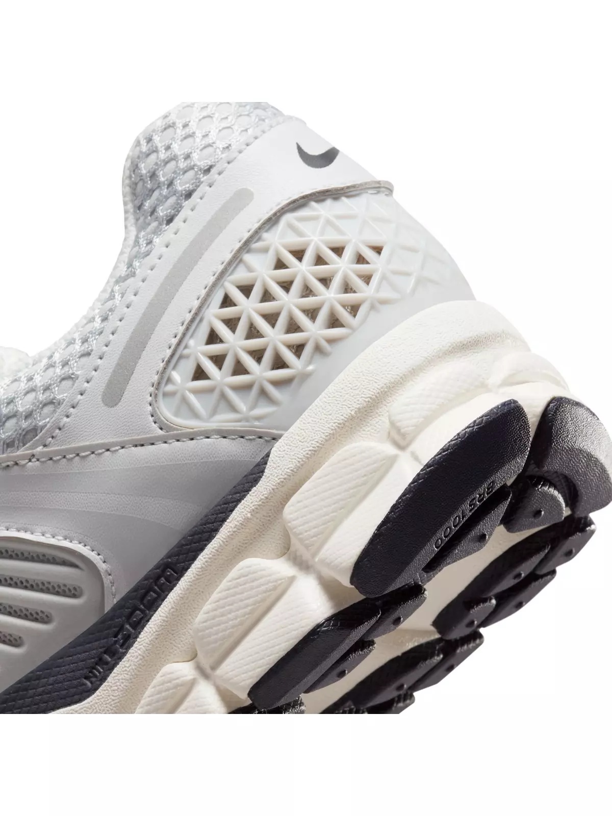 Zoom Vomero 5 "Photon Dust/Chrome/Gridiron/Sail" Women's Shoe - 10